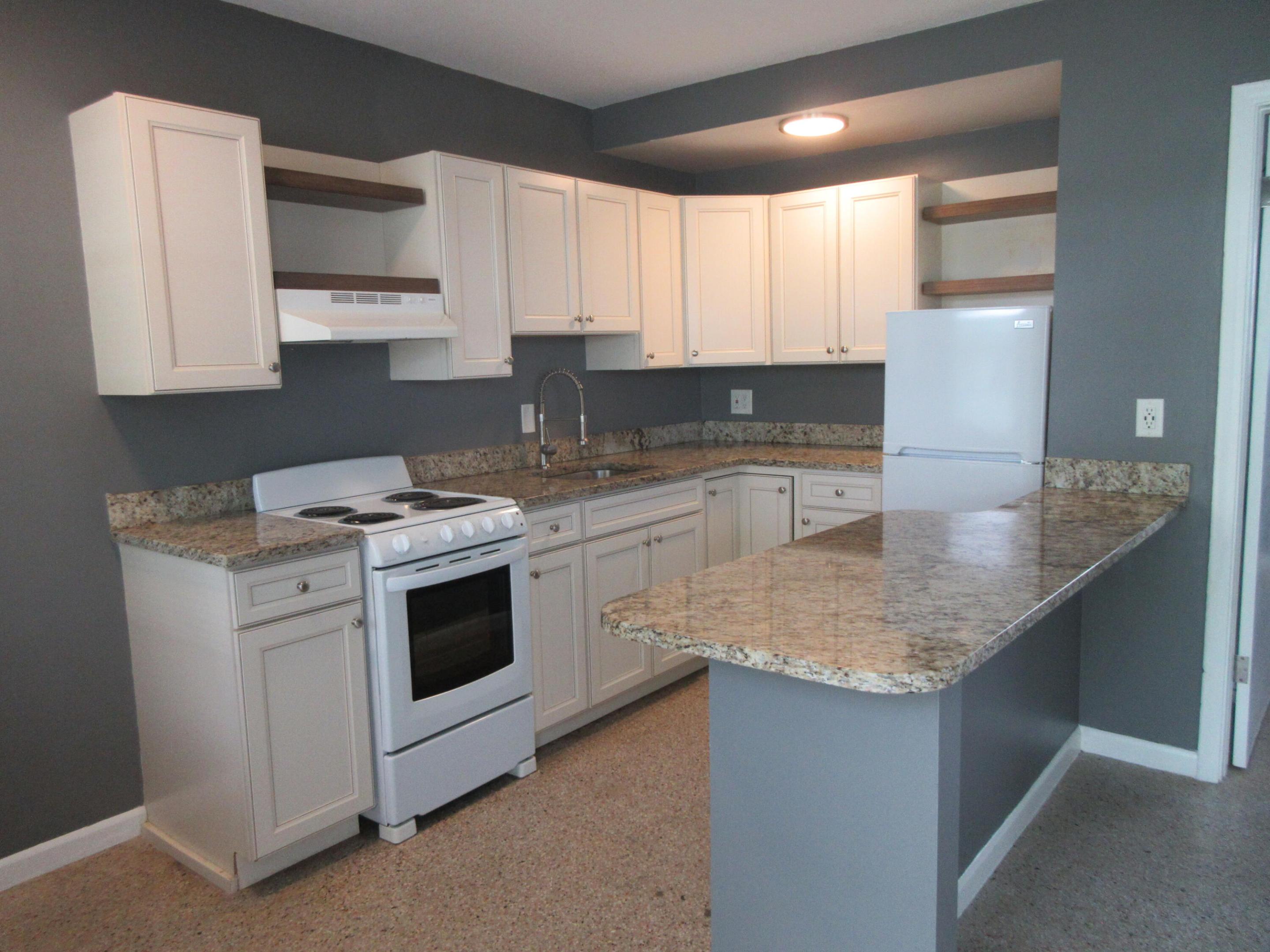 1122 N H Street 14