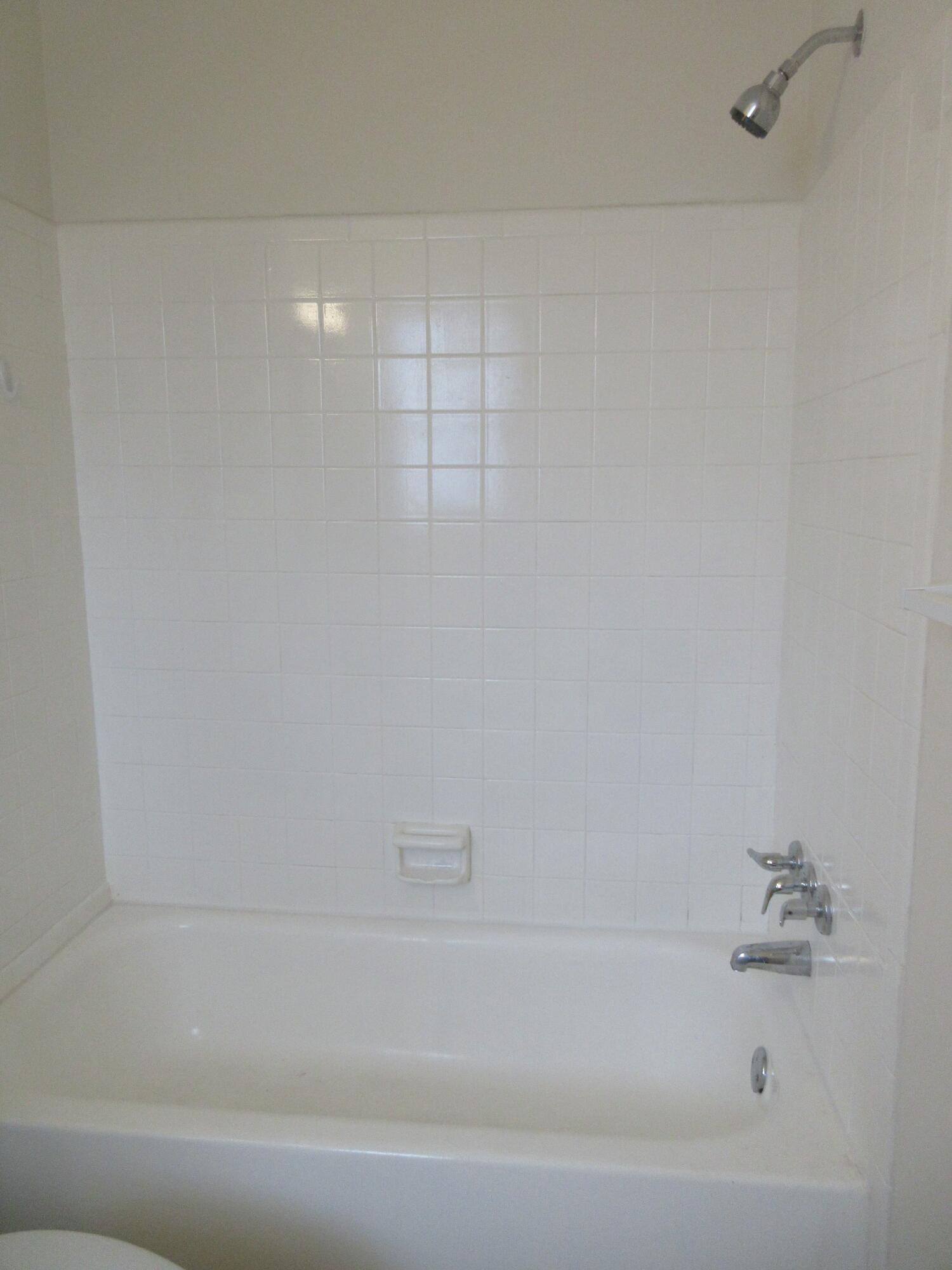 1122 N H Street 15