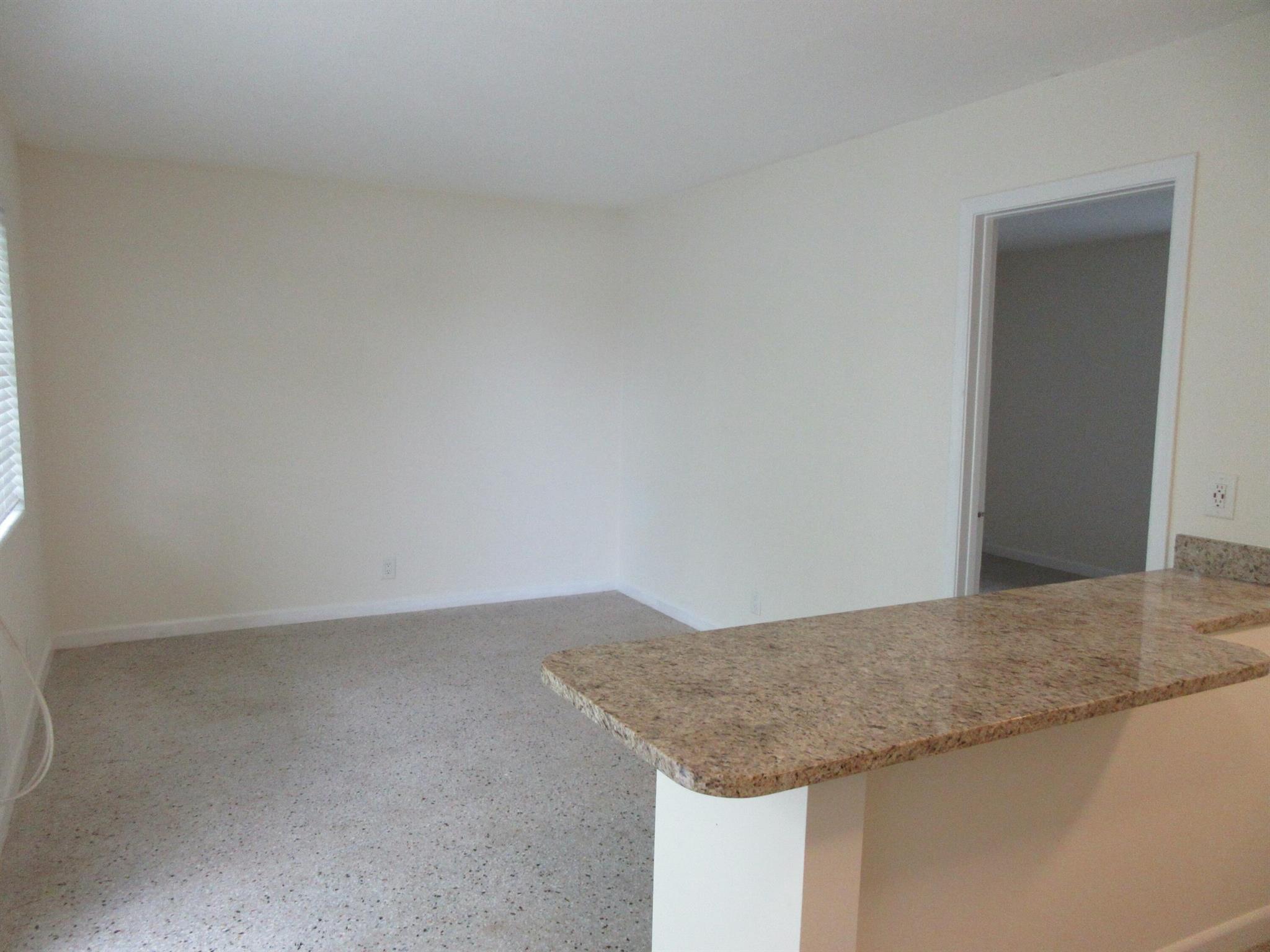1122 N H Street 15