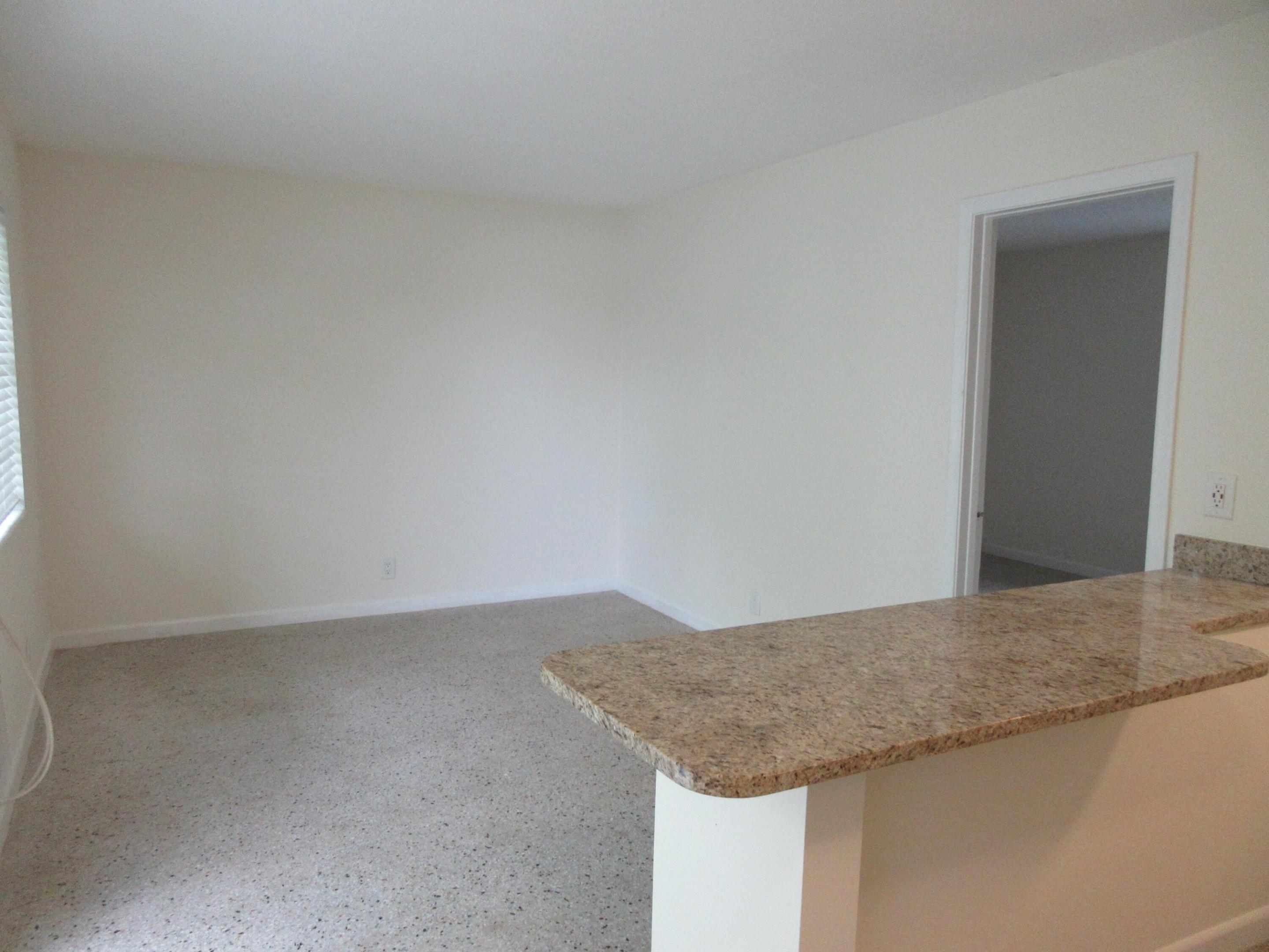 1122 N H Street 15