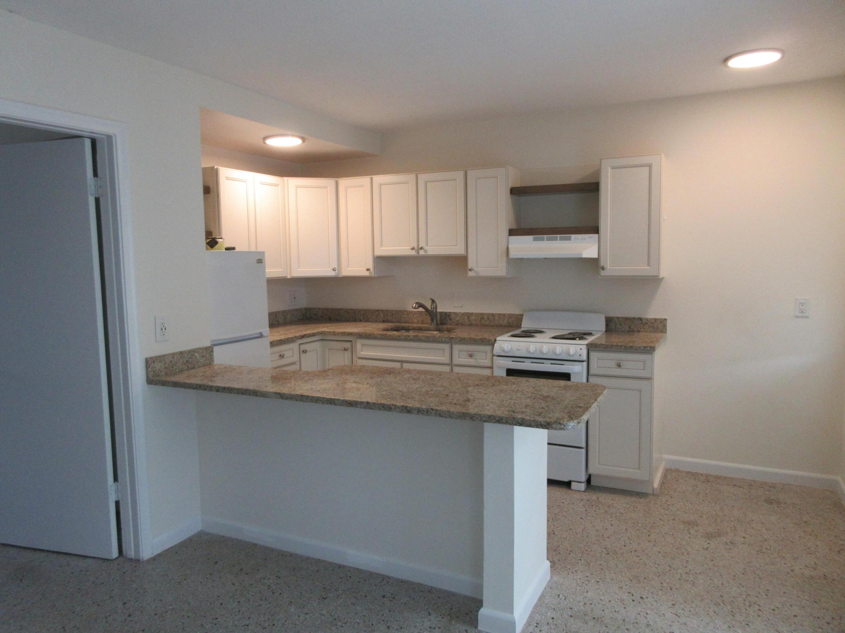 1122 N H Street 15