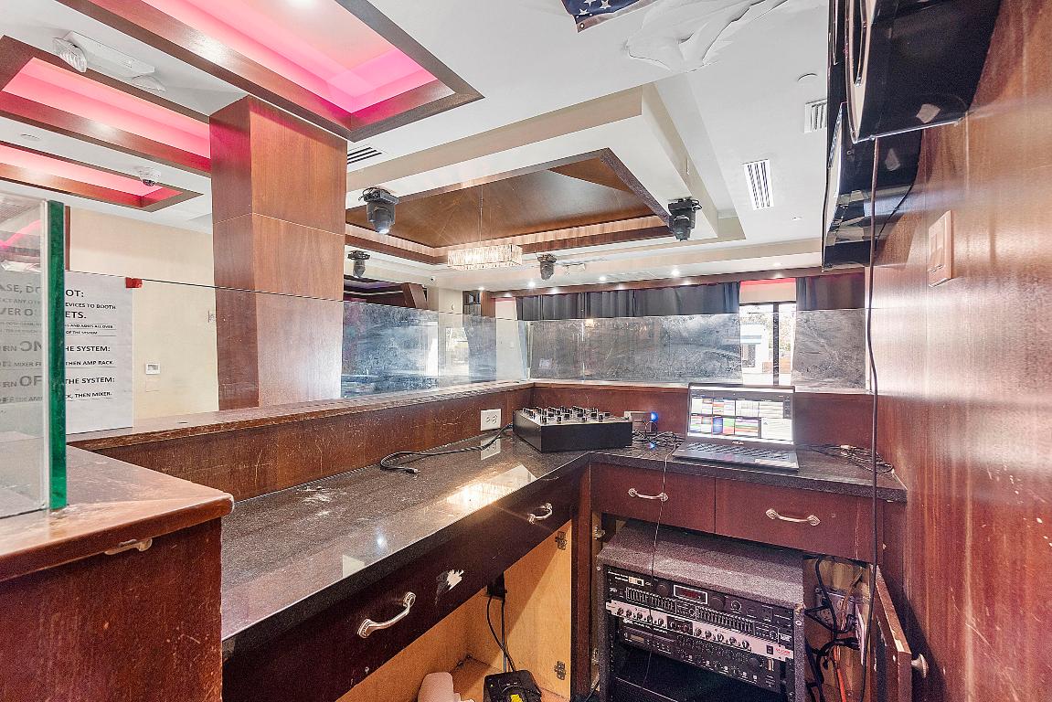 401 W Atlantic Avenue R8-R9