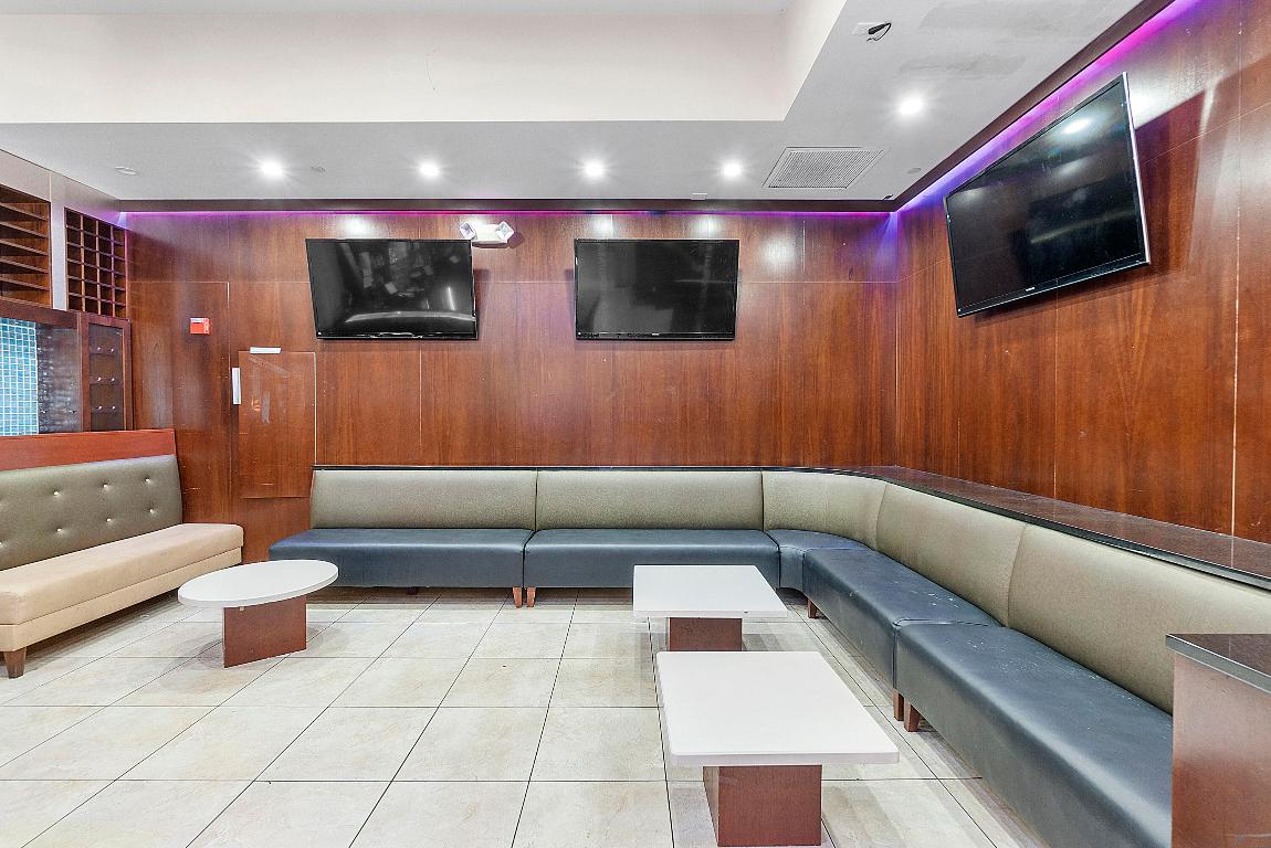 401 W Atlantic Avenue R8-R9