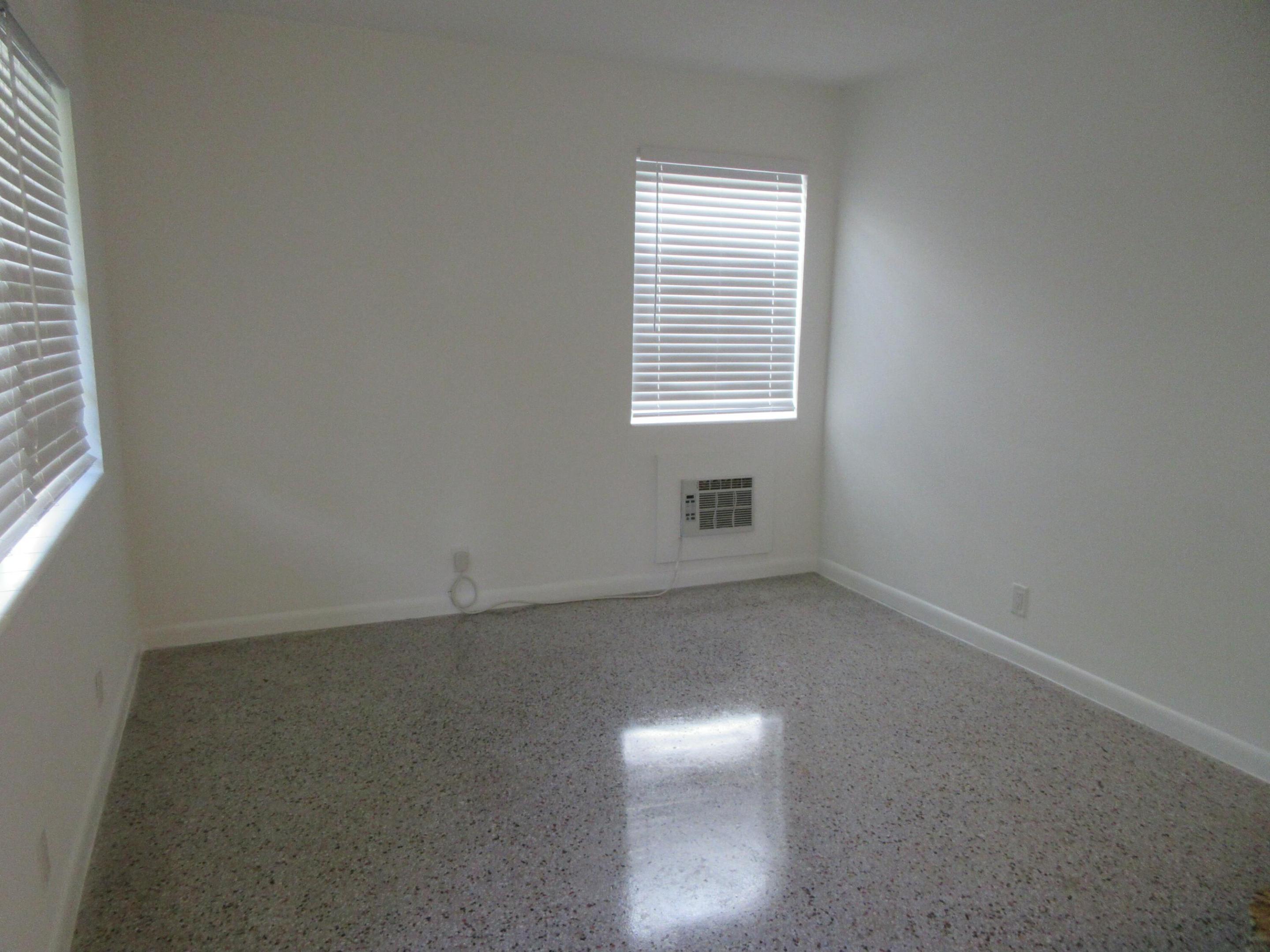 1122 N H Street 9