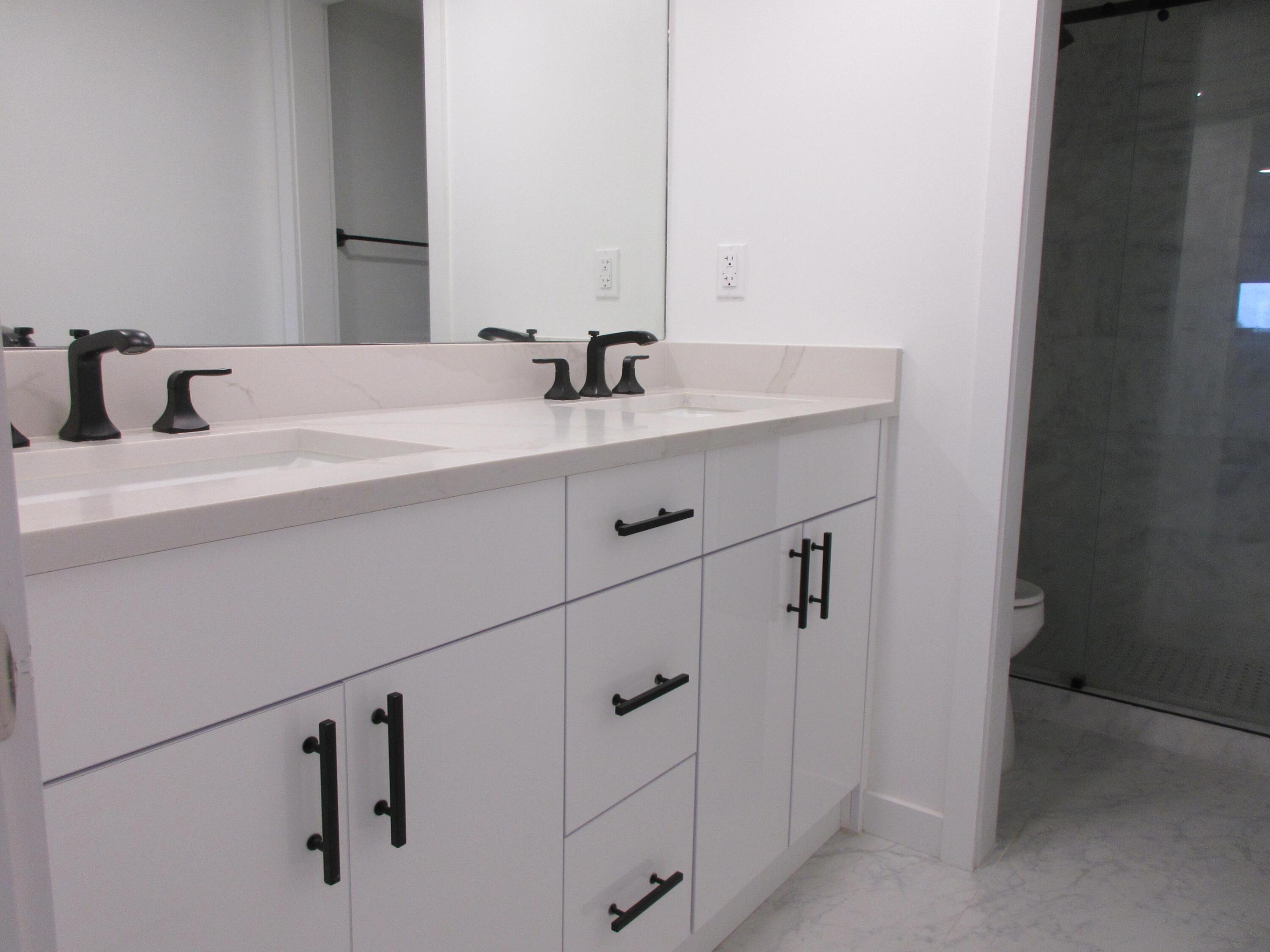 859 Jeffery Street 5040