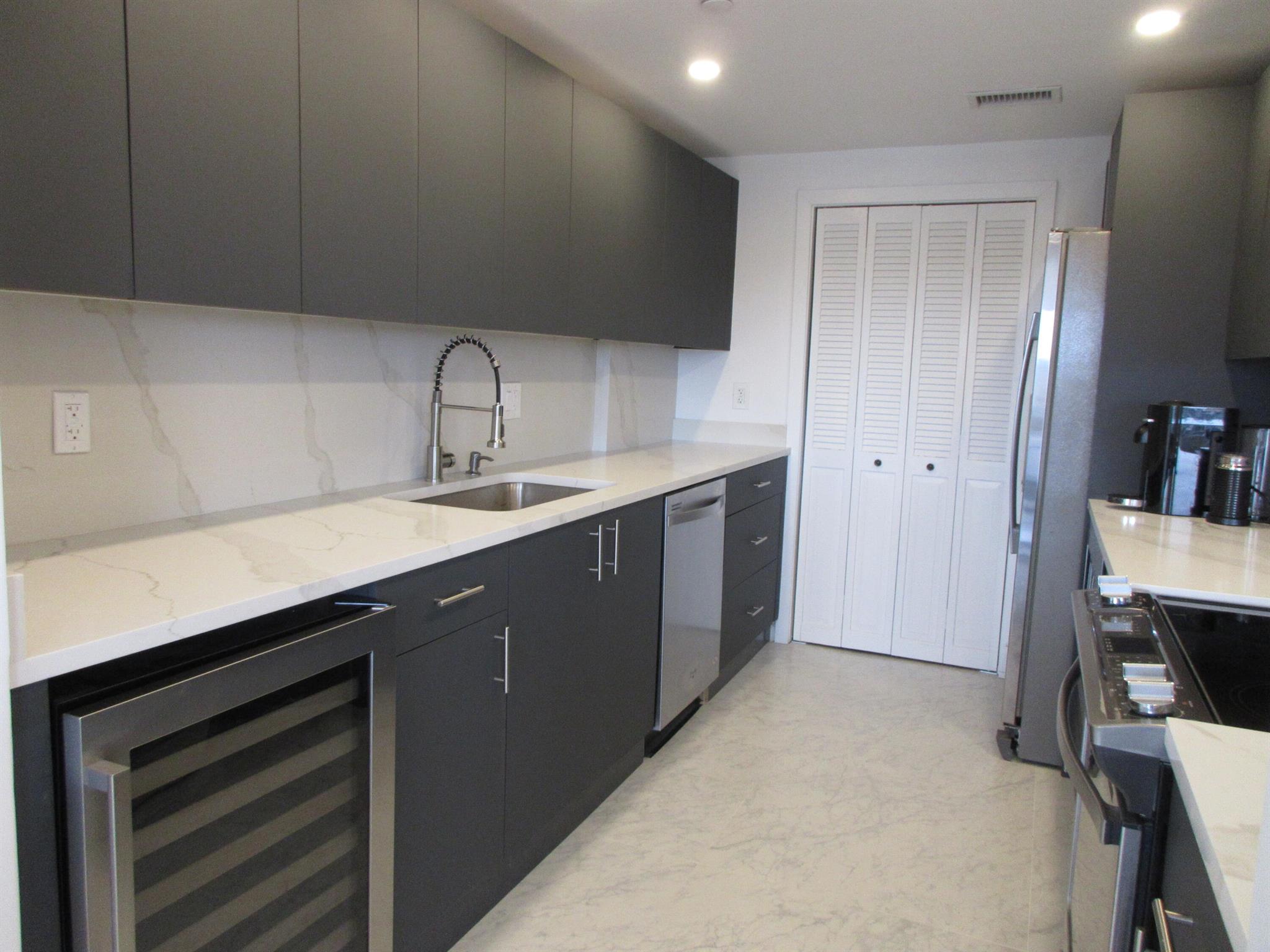 859 Jeffery Street 5040