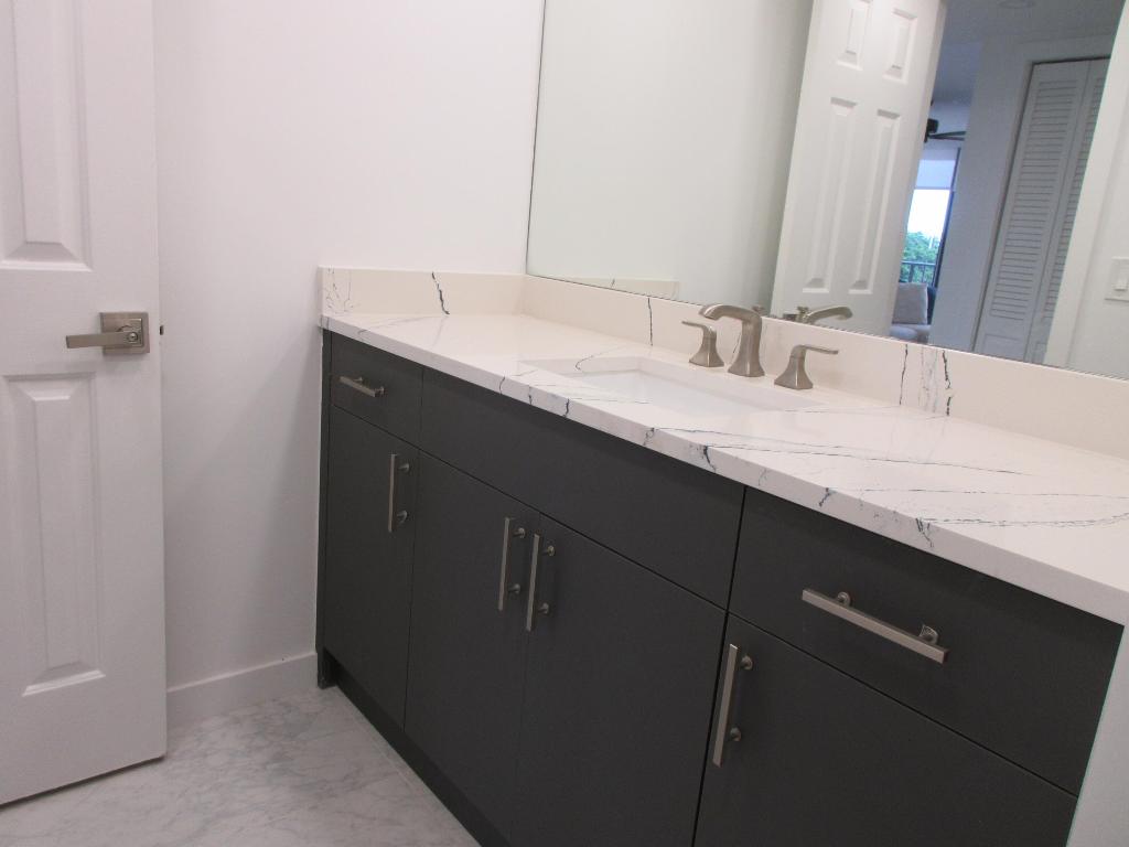 859 Jeffery Street 5040