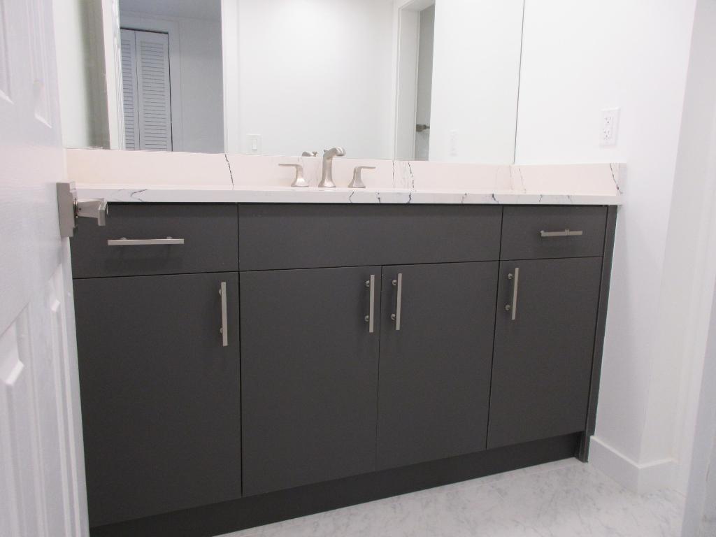 859 Jeffery Street 5040