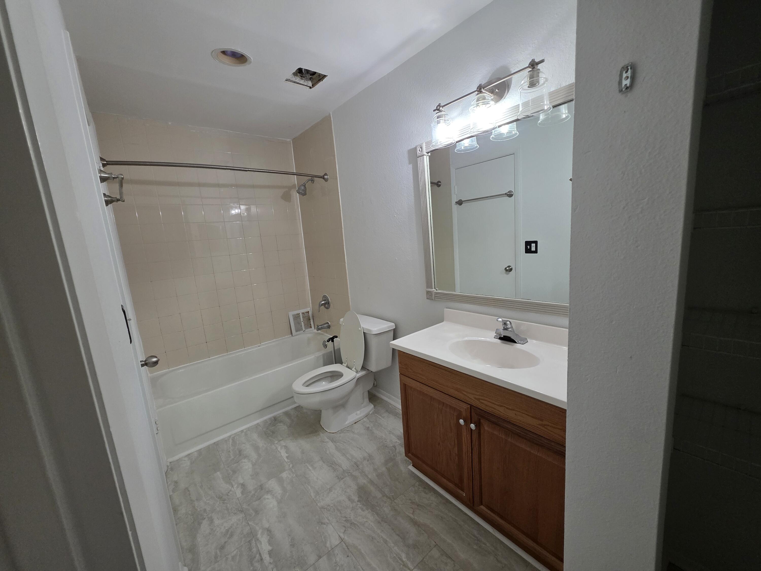 1481 Center Street # 405