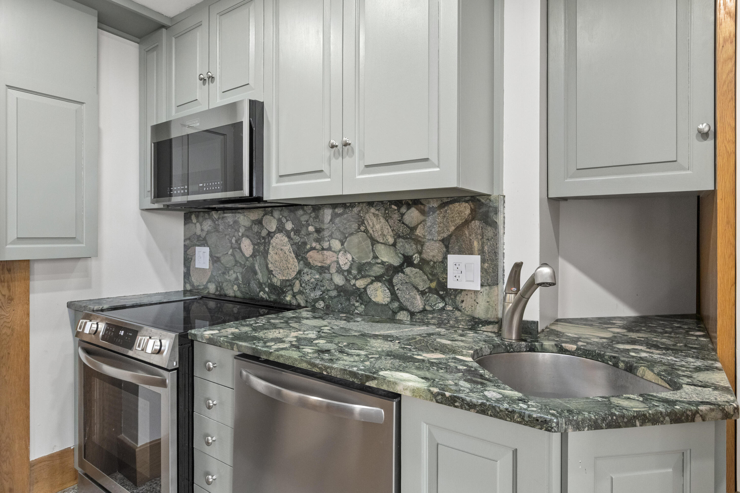 63 Rutledge Avenue # 10