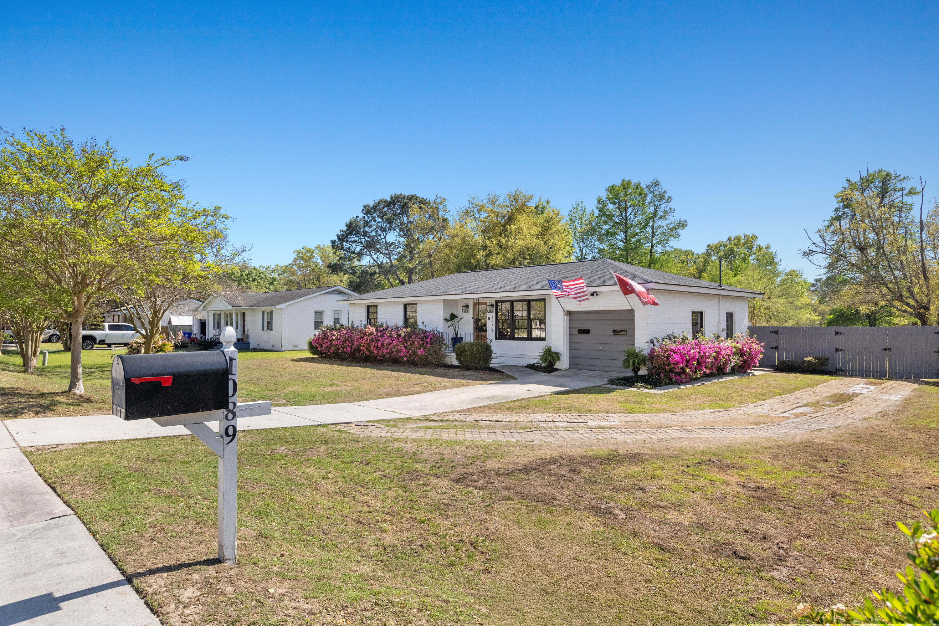 1089 Harbor View Road