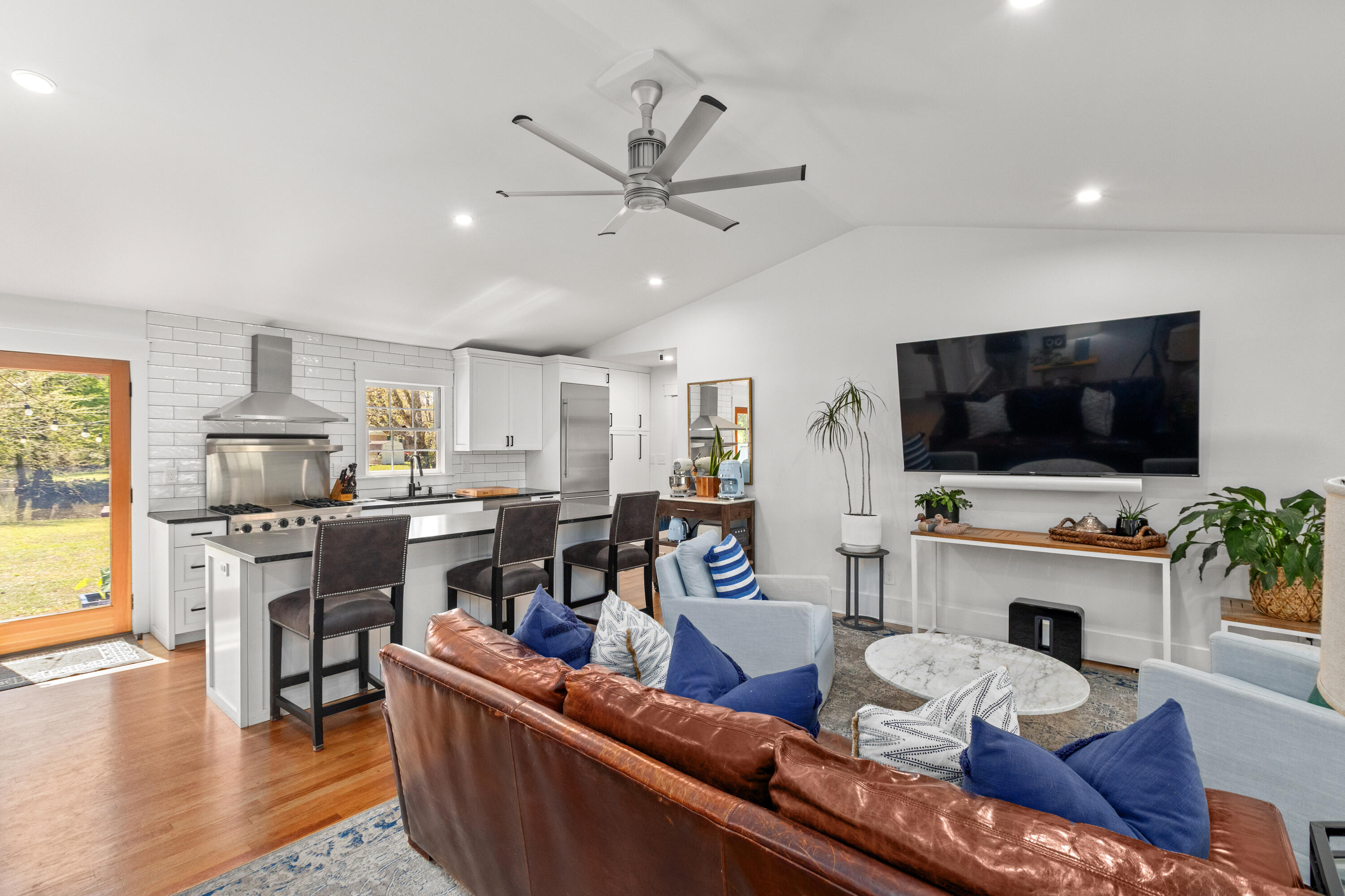 1089 Harbor View Road