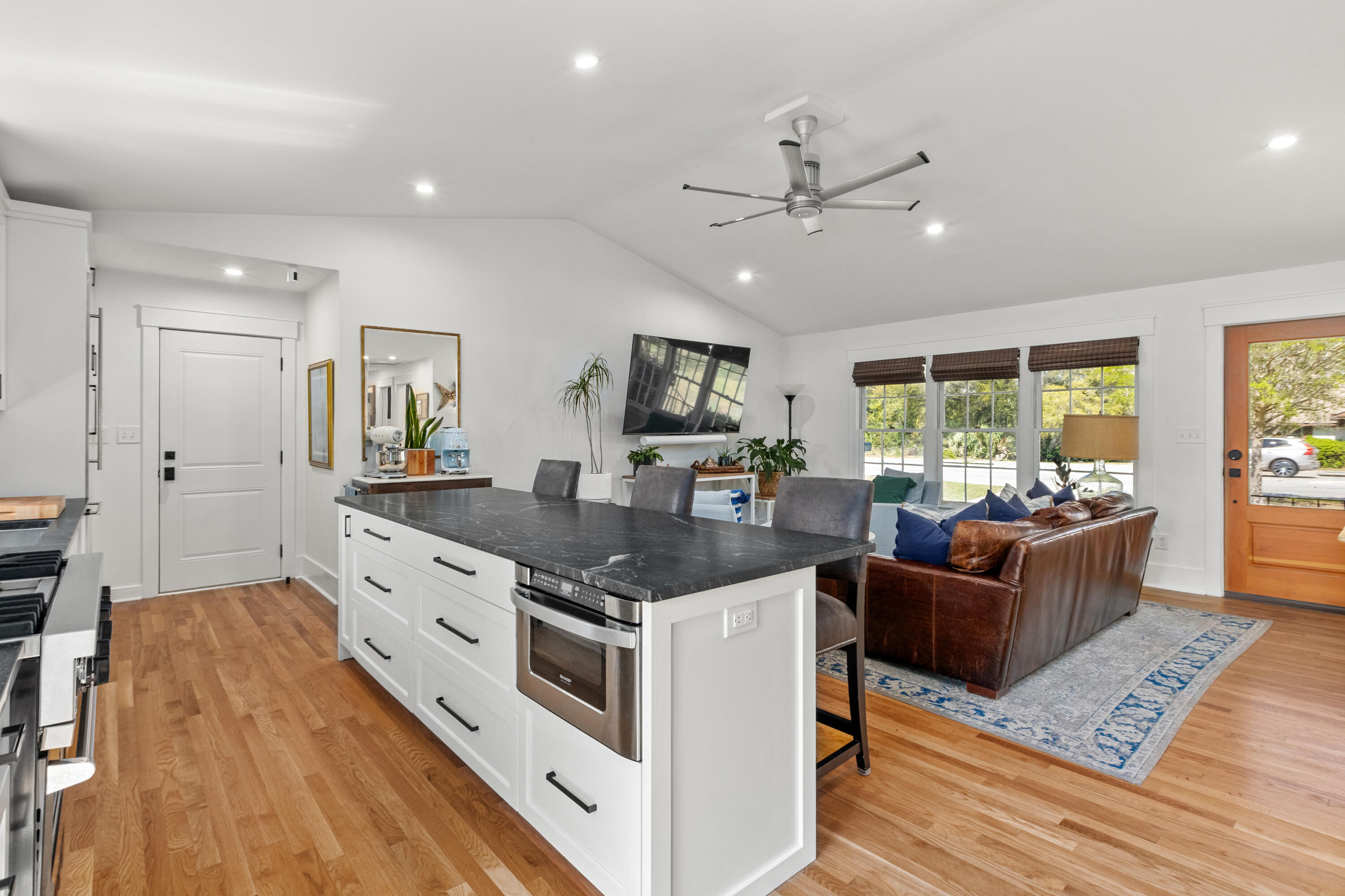 1089 Harbor View Road