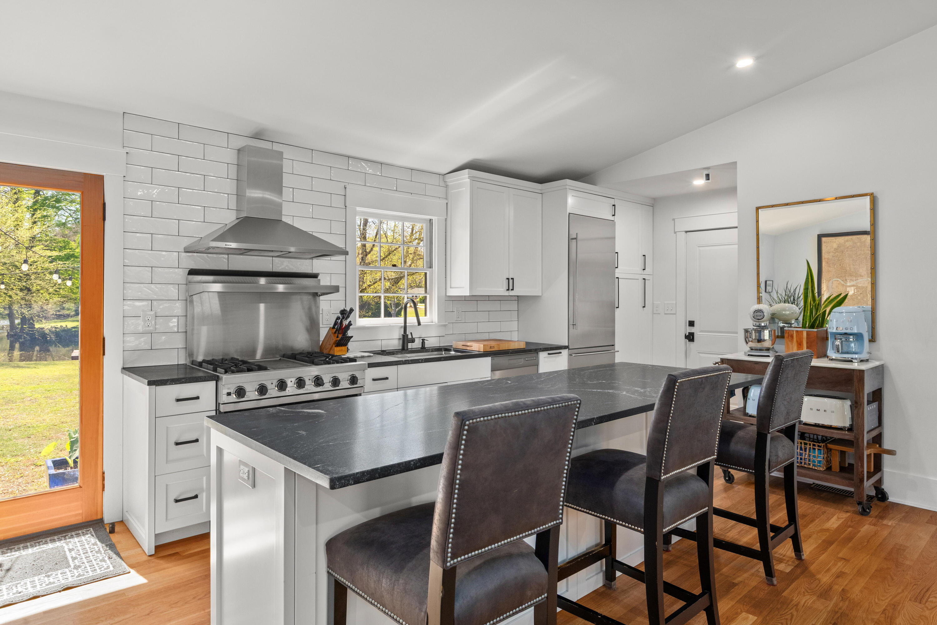 1089 Harbor View Road