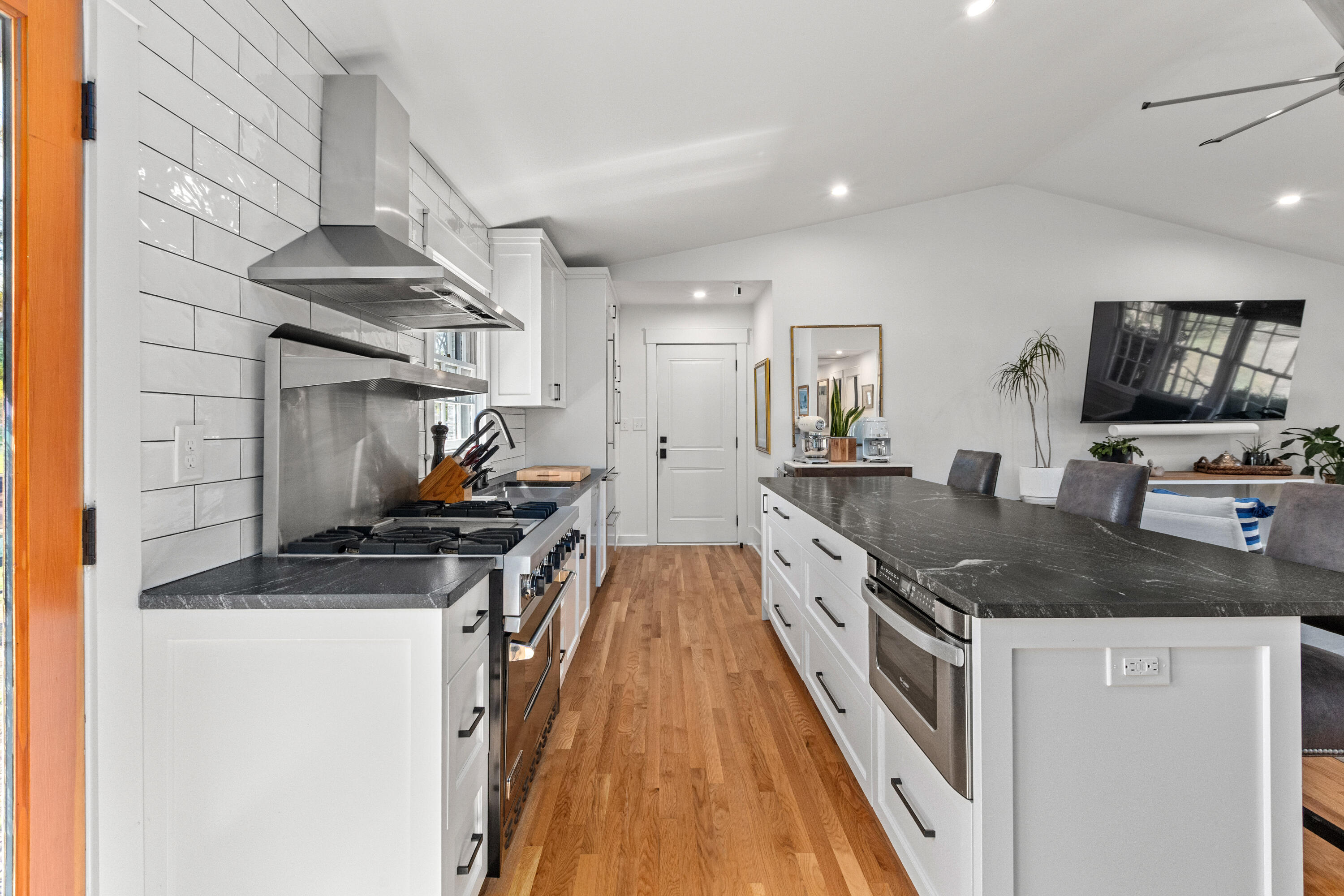 1089 Harbor View Road