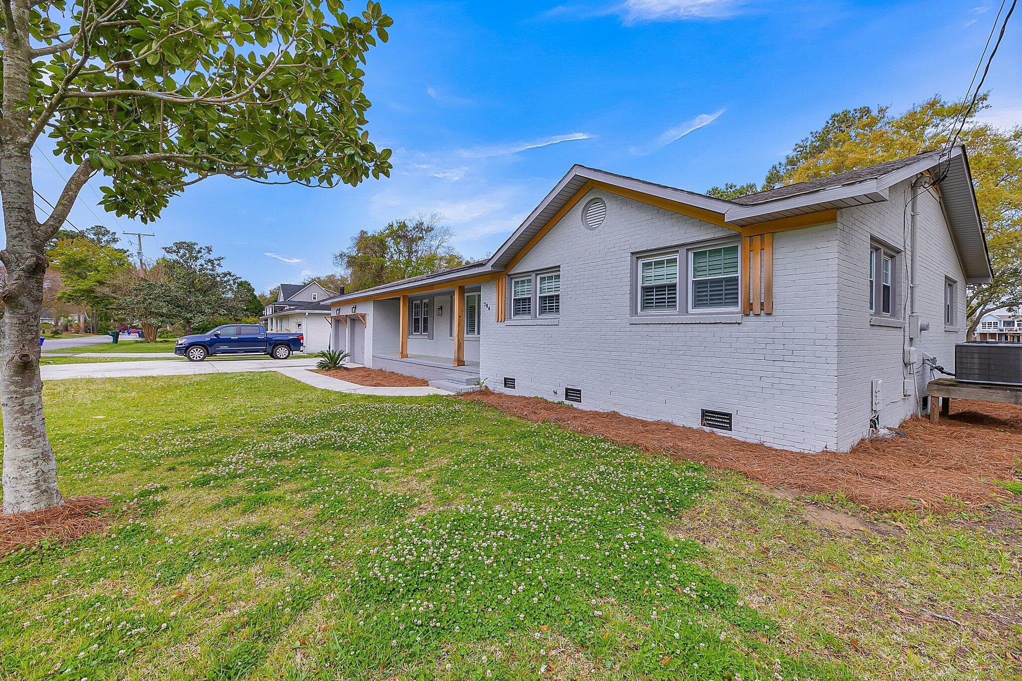 764 Creekside Drive