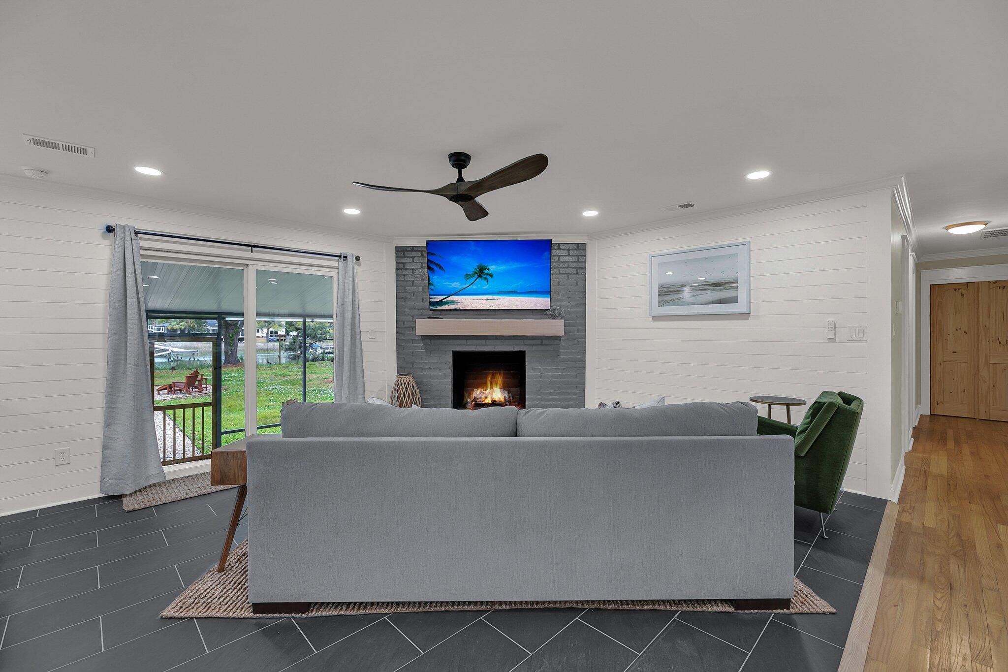 764 Creekside Drive