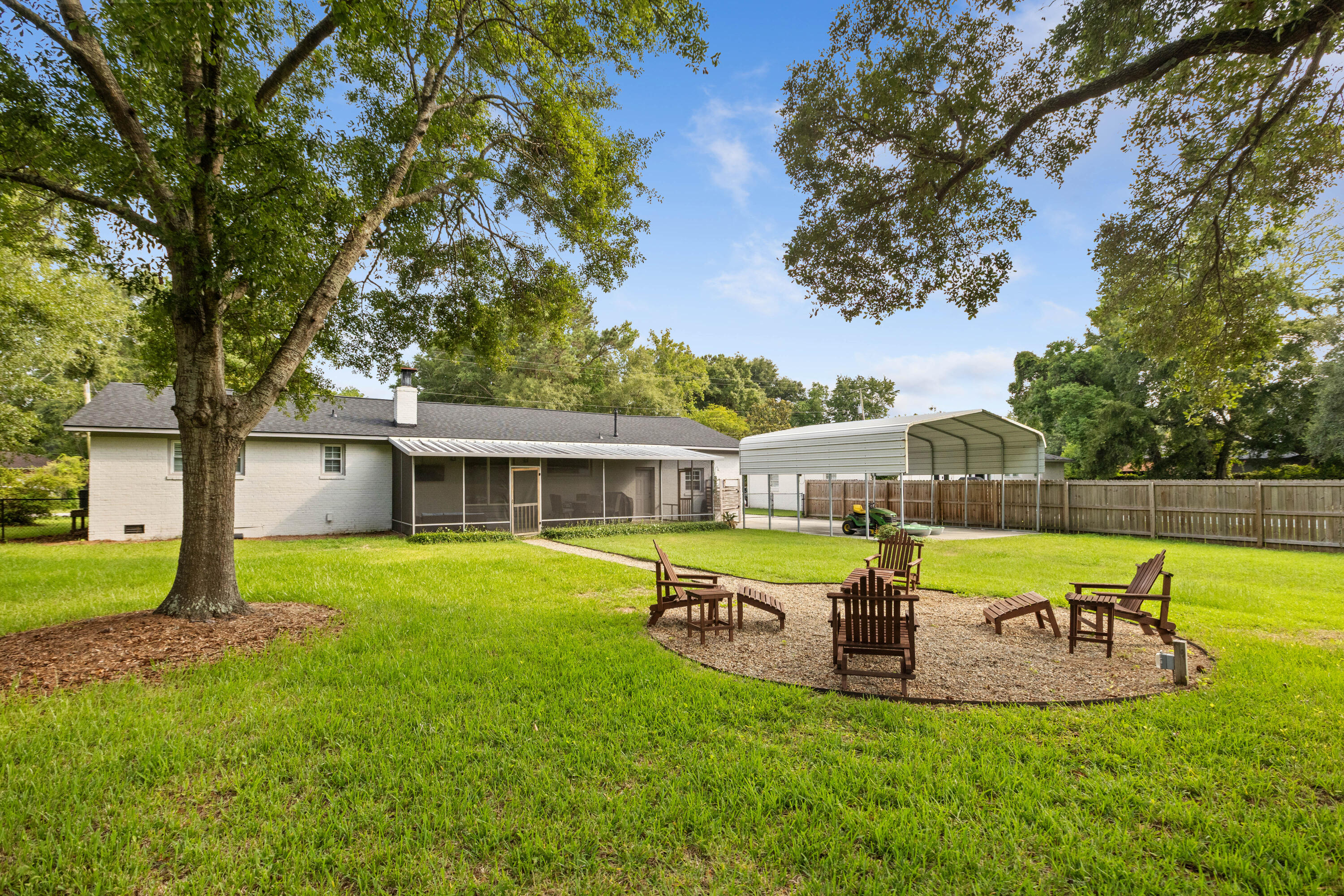 764 Creekside Drive