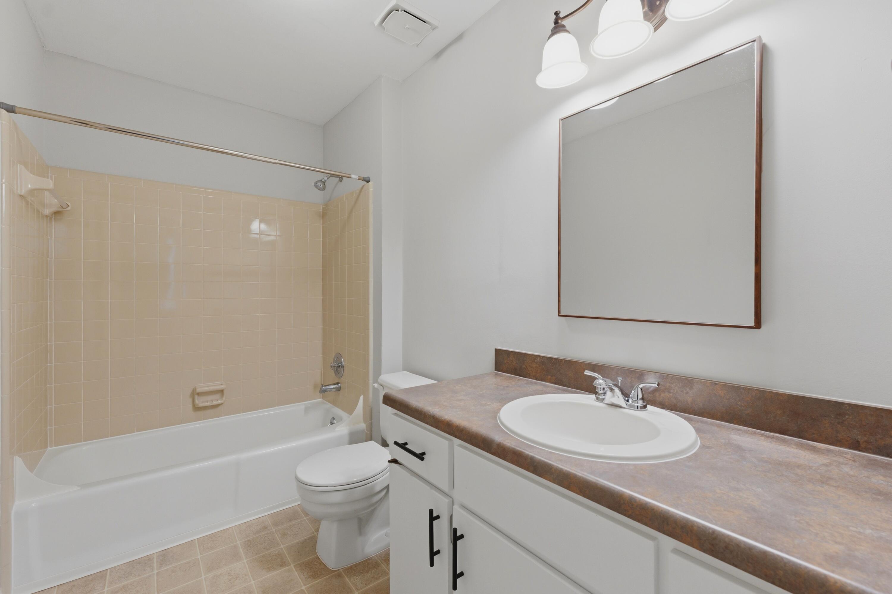 1530 Village Square # 2 Unit: #2