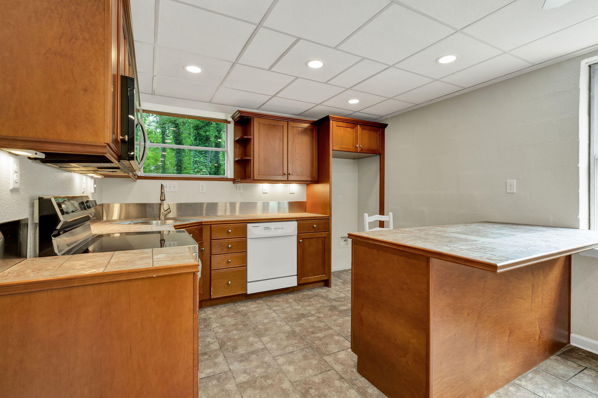 7104 Moreview Road