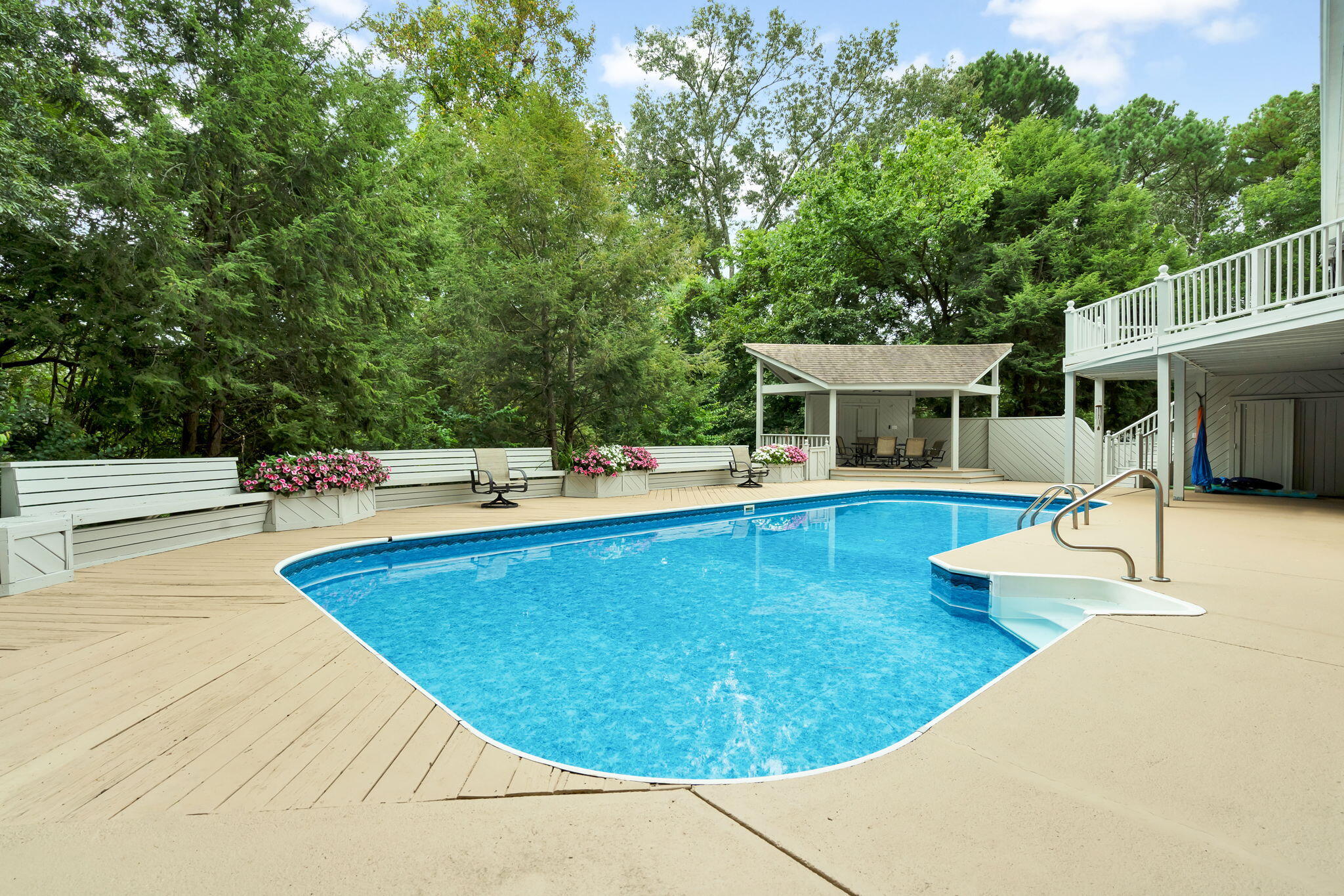 7104 Moreview Road