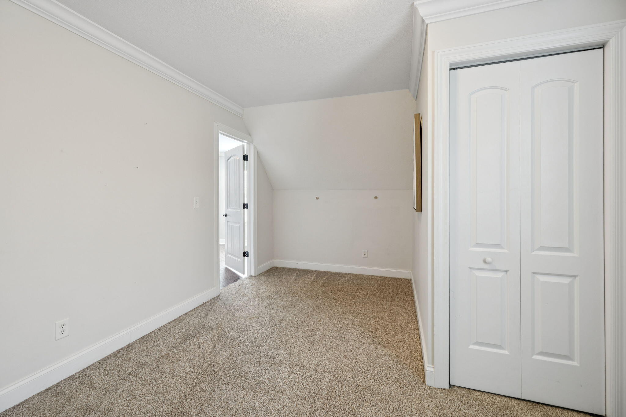 9507 Rookwood Circle