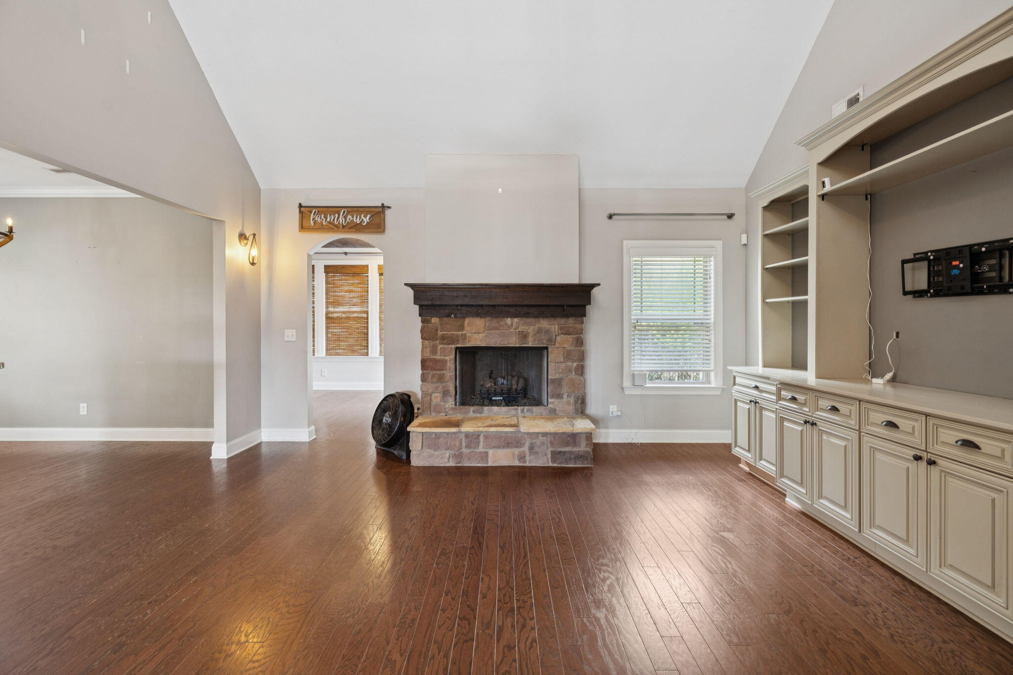 9507 Rookwood Circle