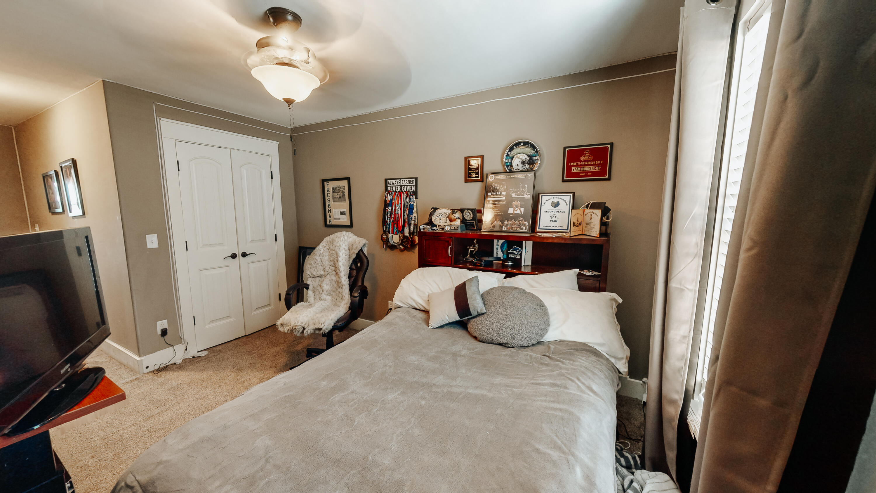2111 Volunteer Drive SW