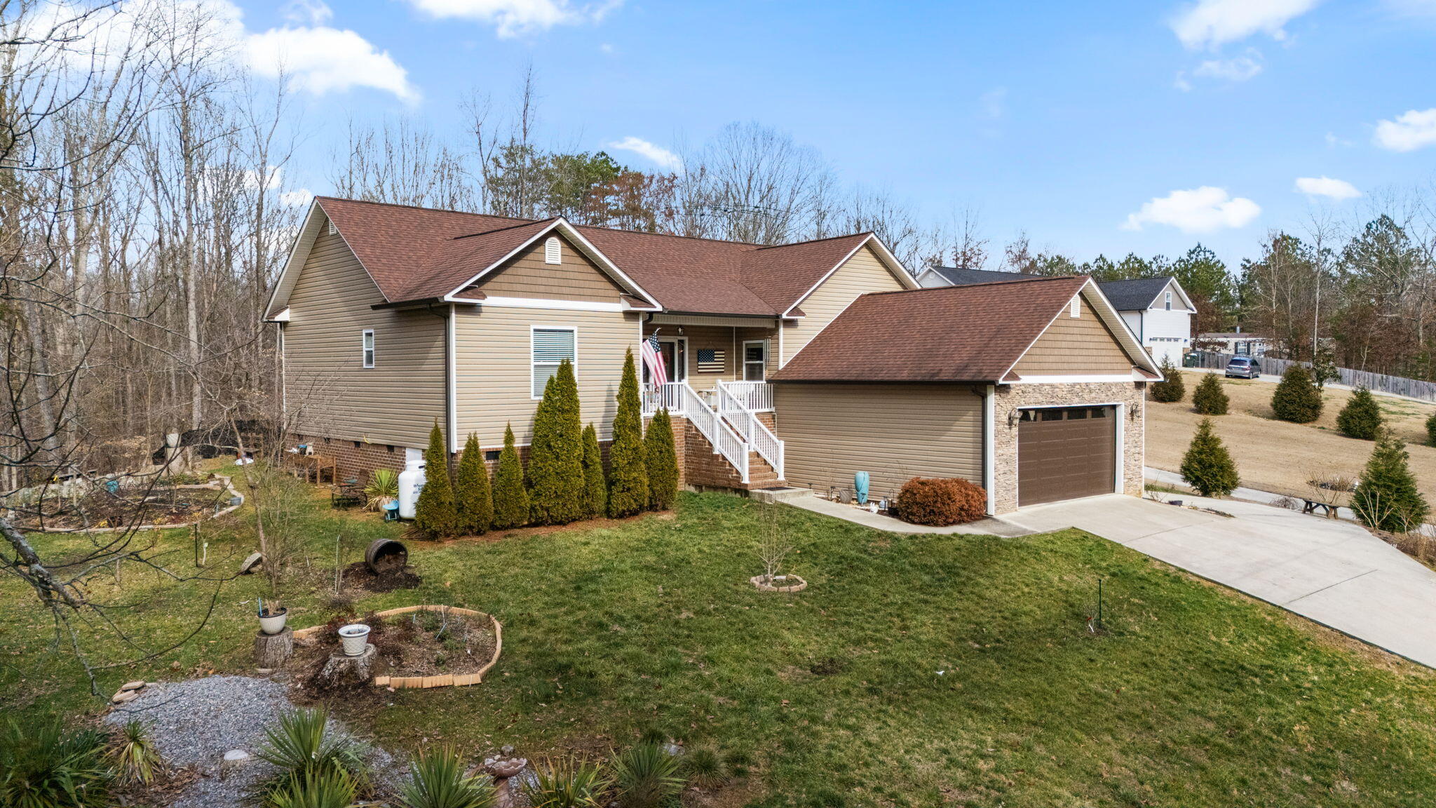 685 York Road NE
