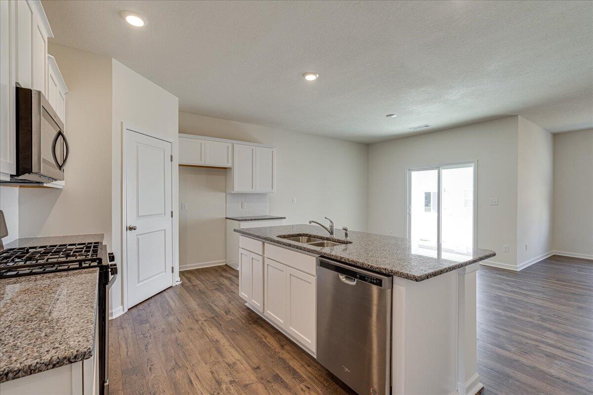 3221 Rolling Meadow Way NE