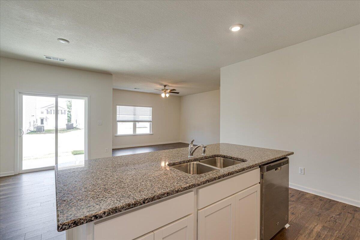 3221 Rolling Meadow Way NE