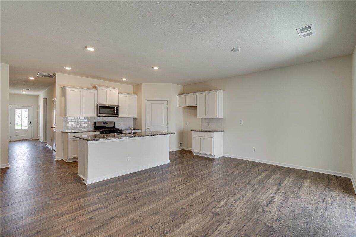 3221 Rolling Meadow Way NE