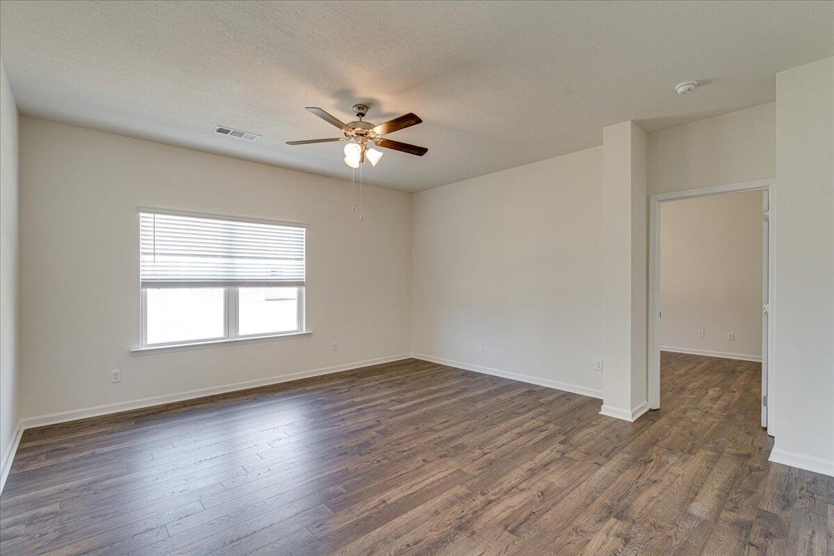 3221 Rolling Meadow Way NE