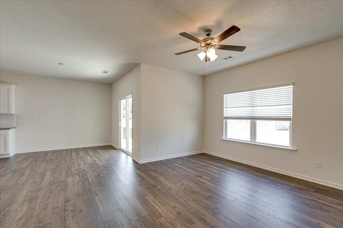 3221 Rolling Meadow Way NE