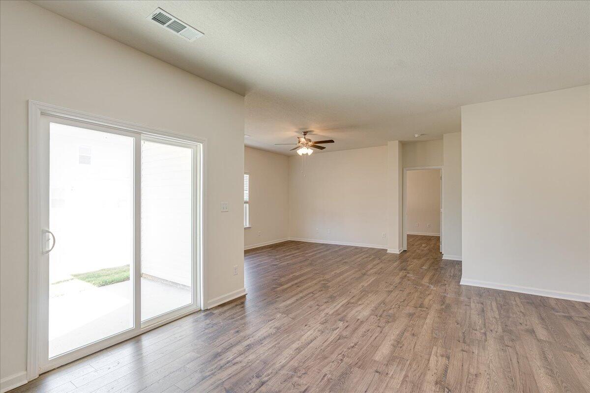 3221 Rolling Meadow Way NE