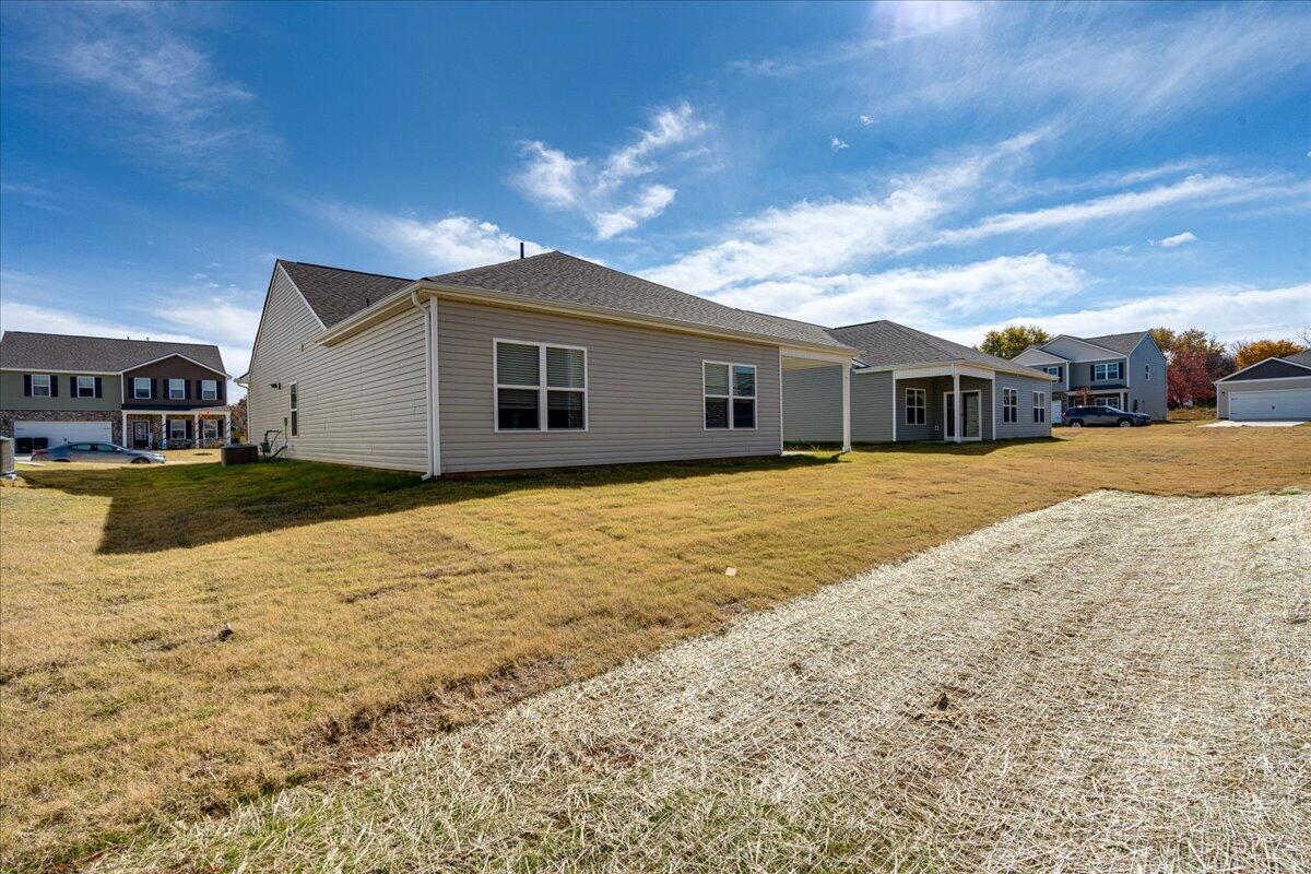 3221 Rolling Meadow Way NE