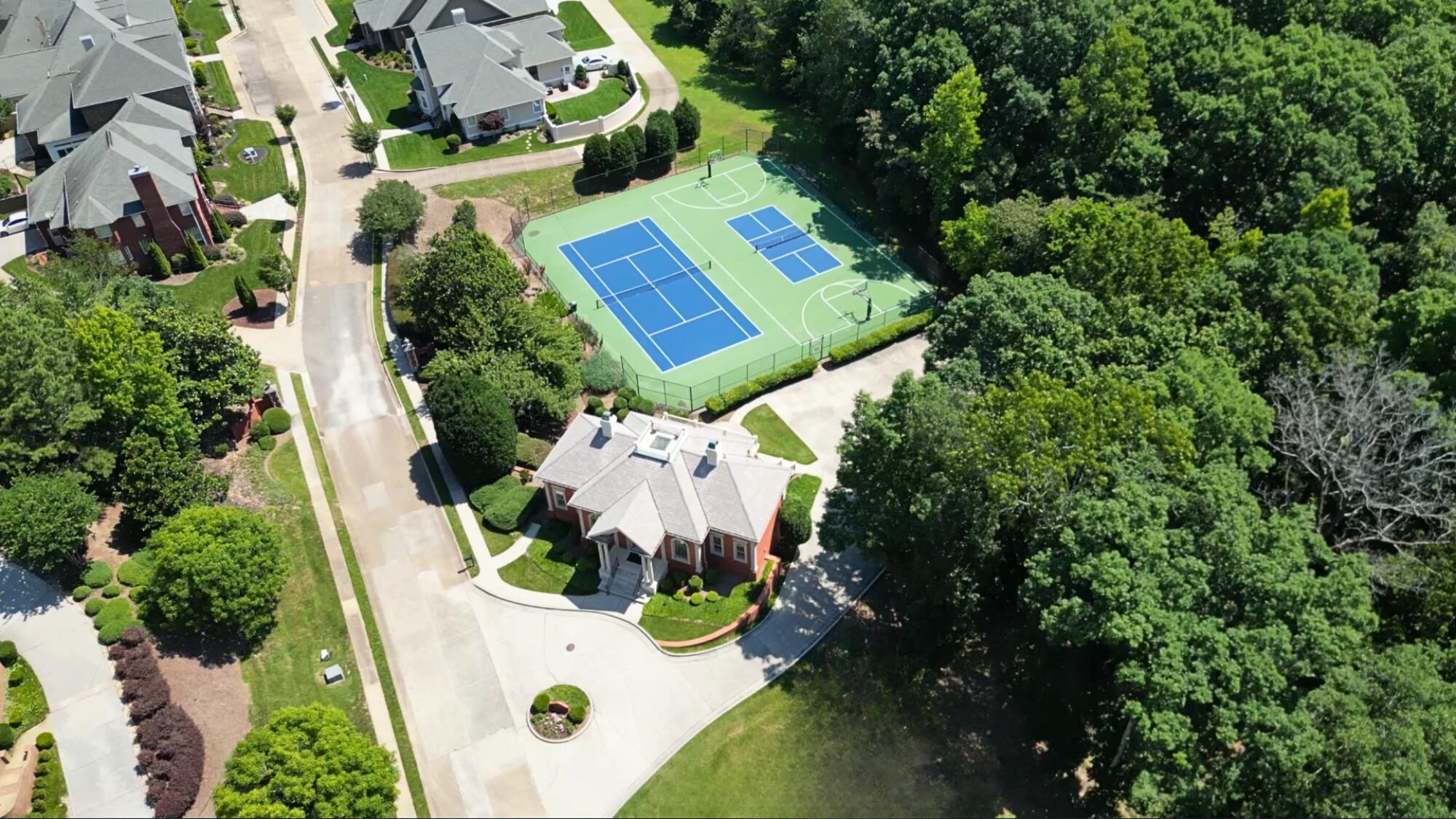 115 Bentley Park Drive NW