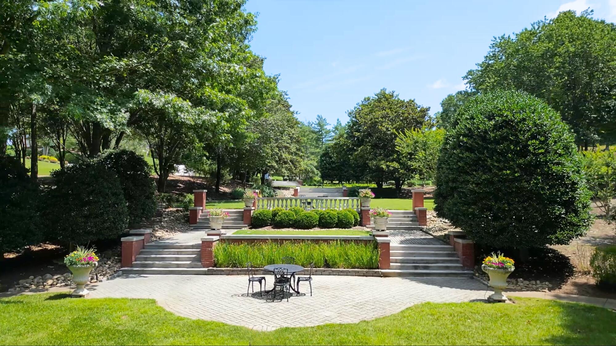 115 Bentley Park Drive NW