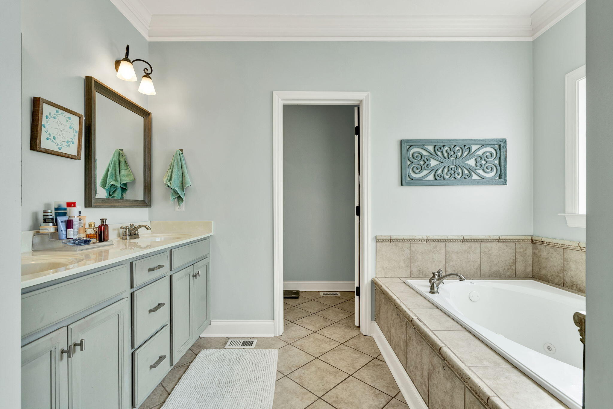 491 Thoroughbred Drive NW