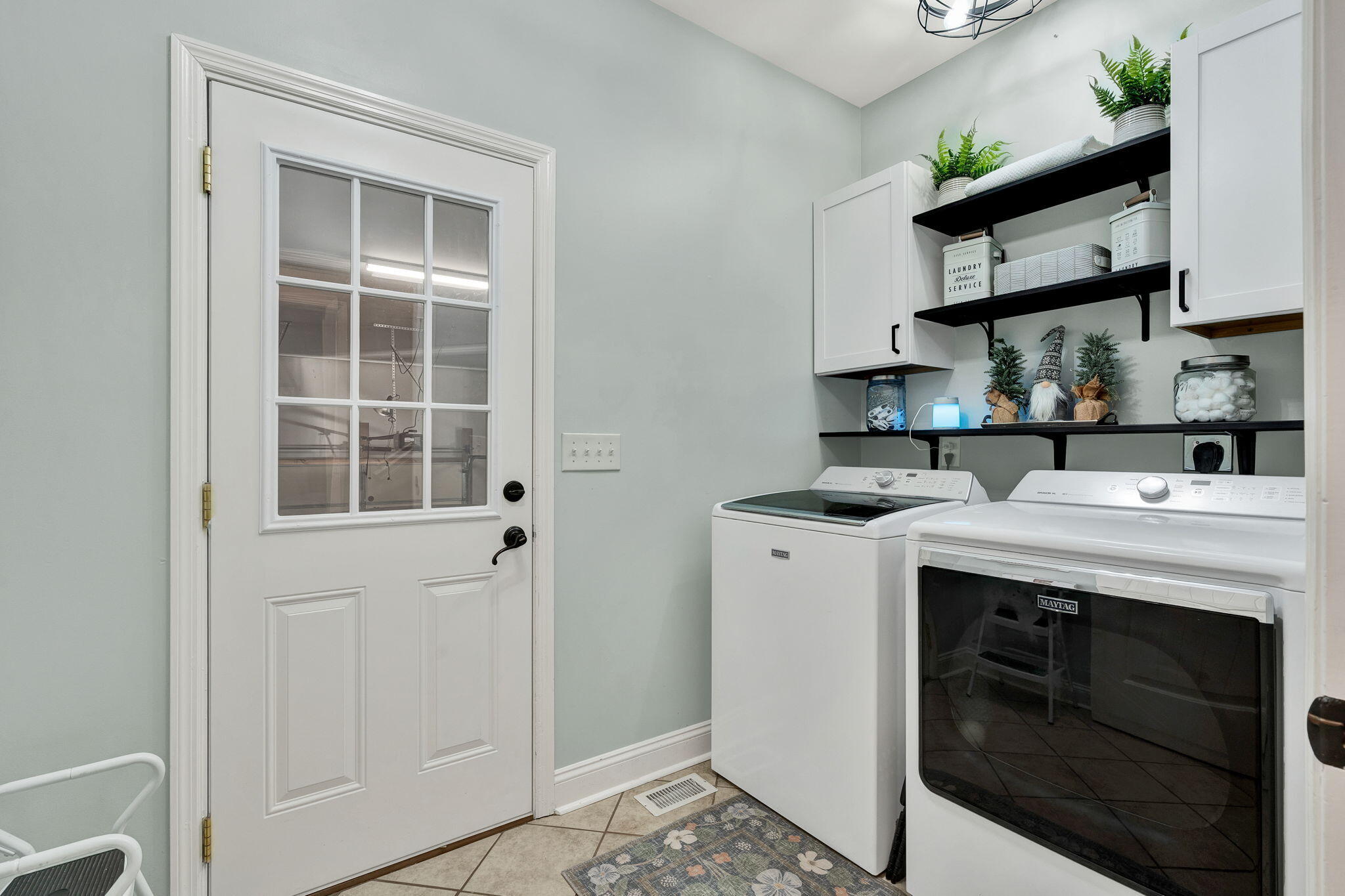 491 Thoroughbred Drive NW