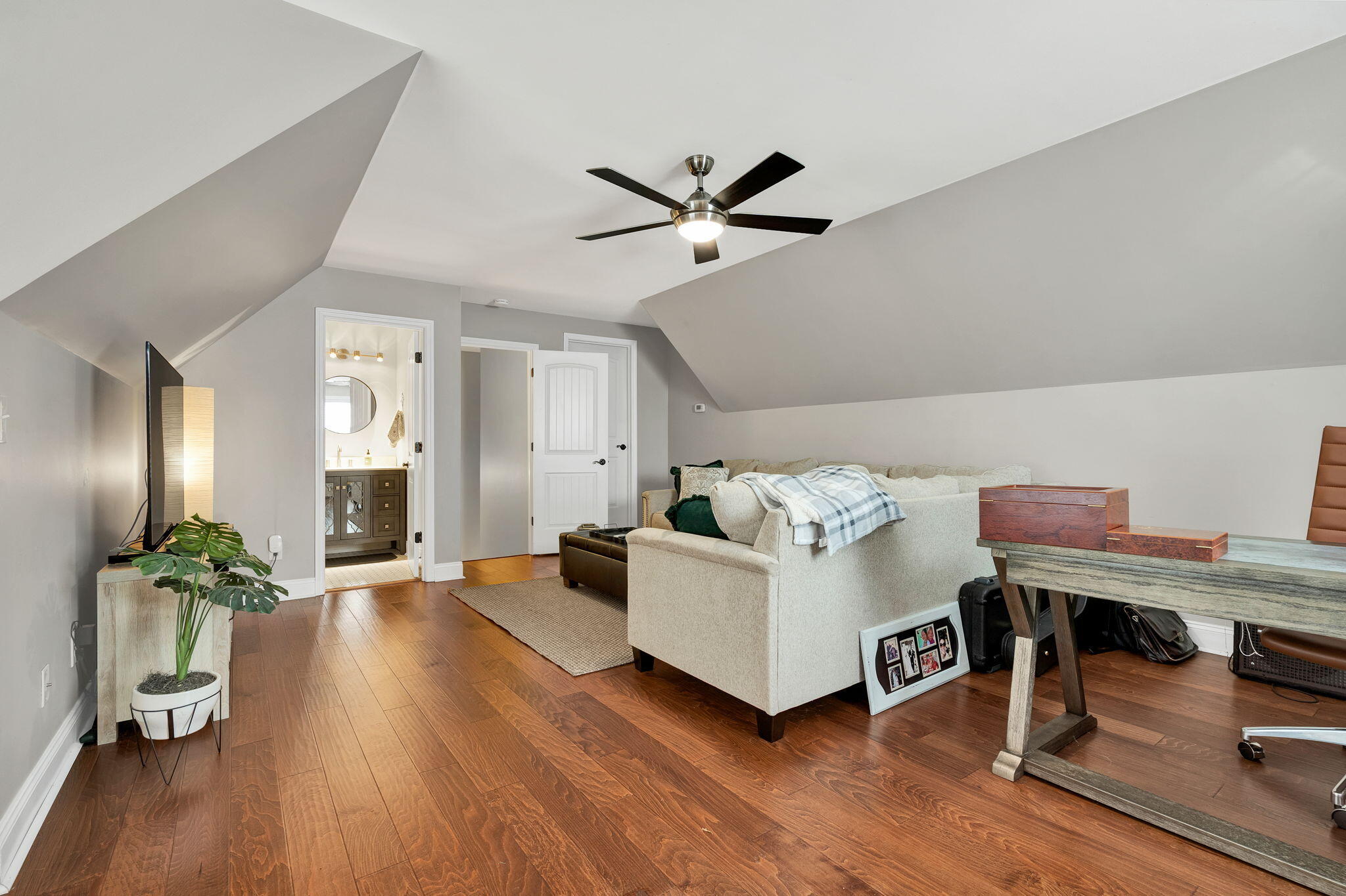 491 Thoroughbred Drive NW