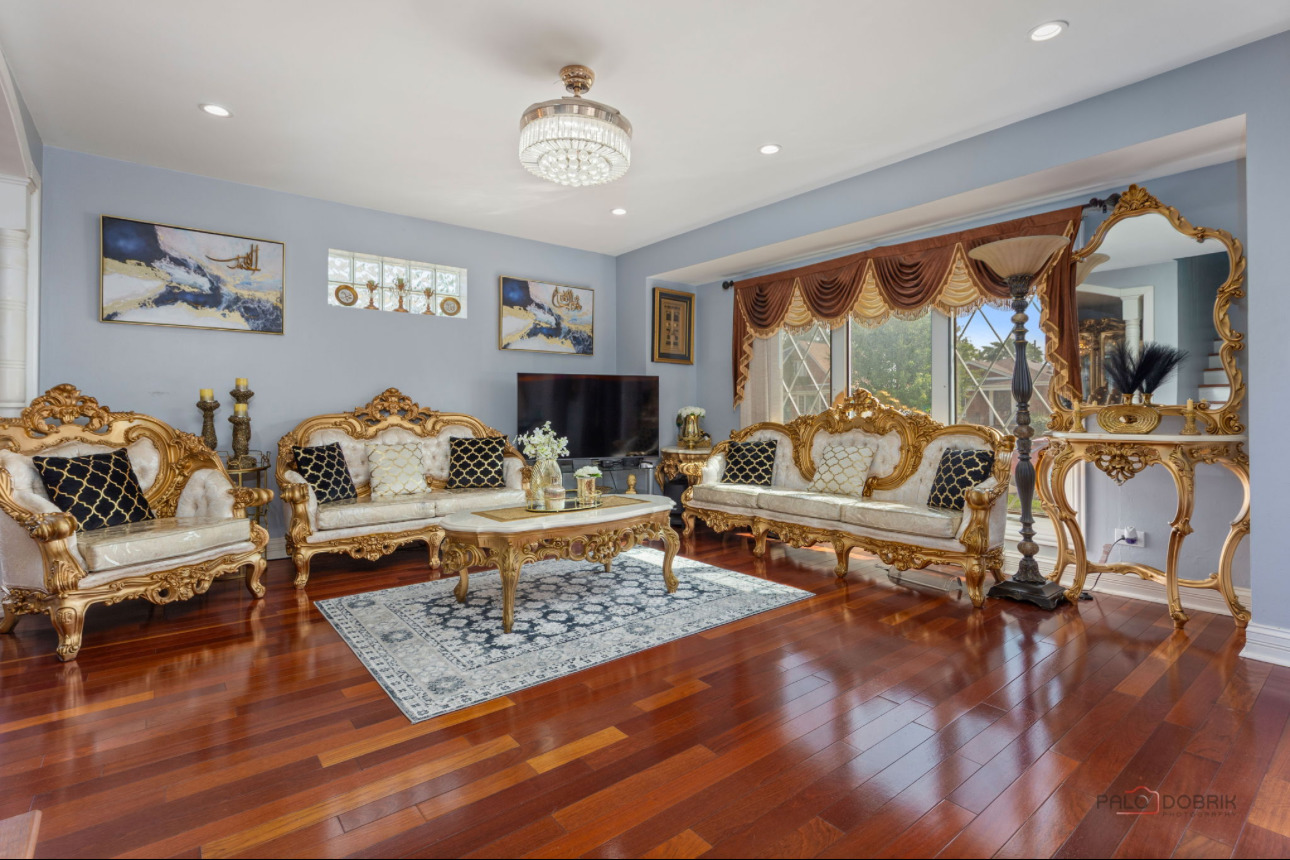 7630 N Oleander Avenue