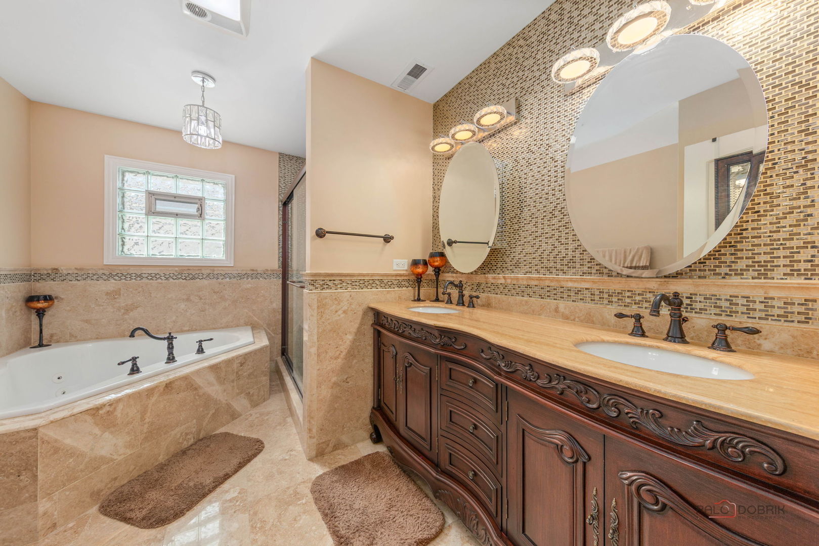 7630 N Oleander Avenue