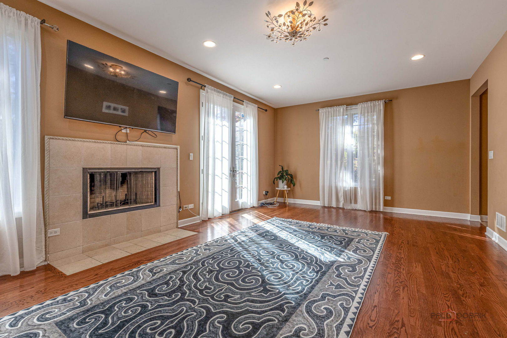 1521 Stonegate Manor