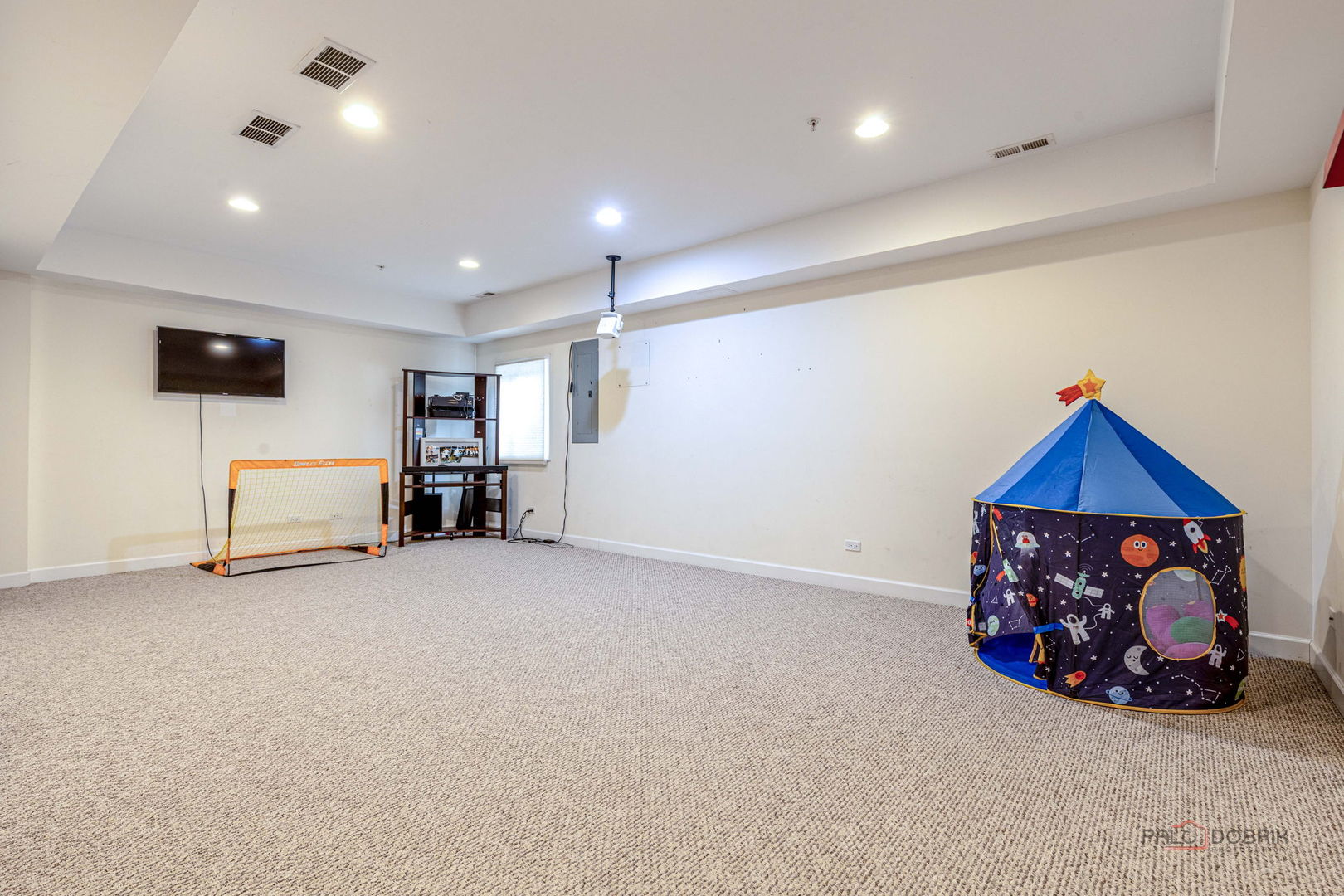 1521 Stonegate Manor