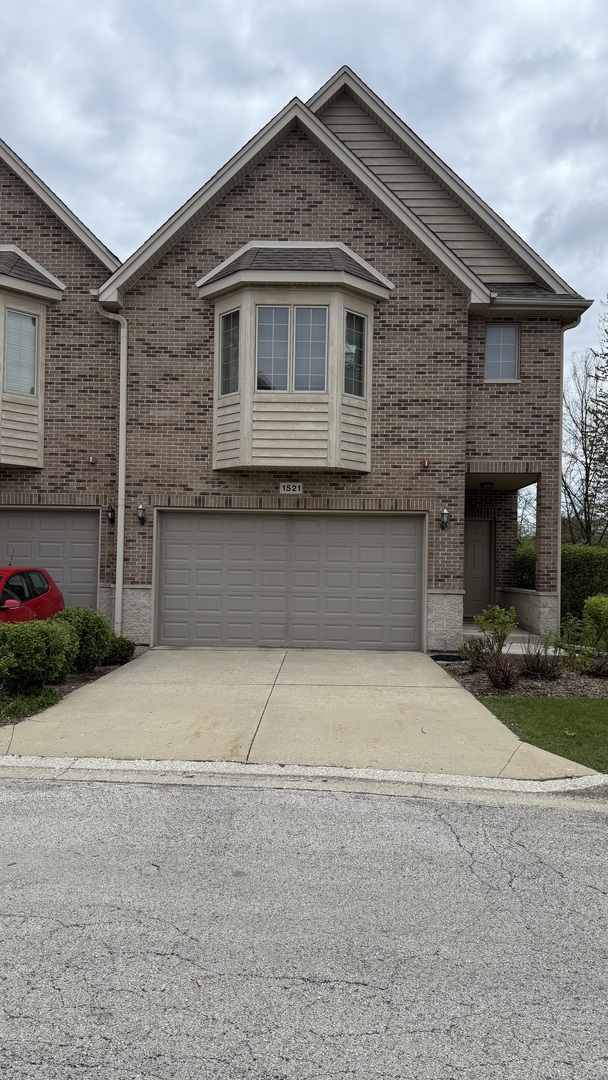 1521 Stonegate Manor