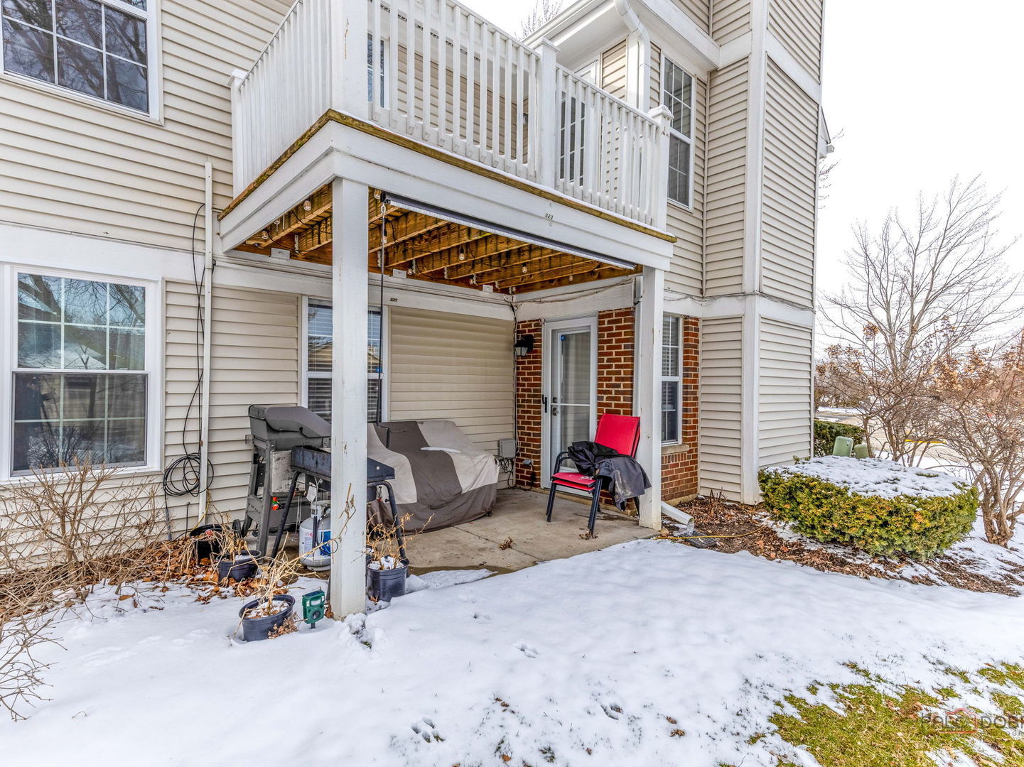 325 Green Knoll Lane Unit: 325