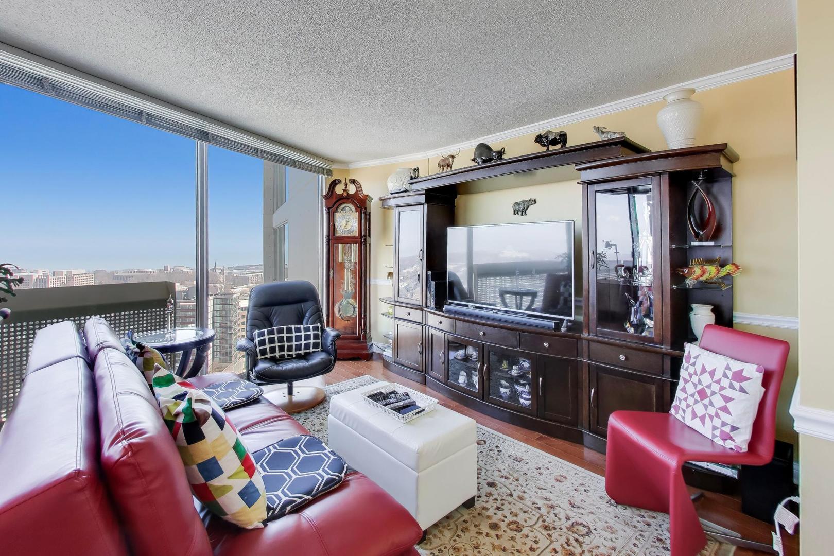 1720 Maple Avenue Unit: 2420