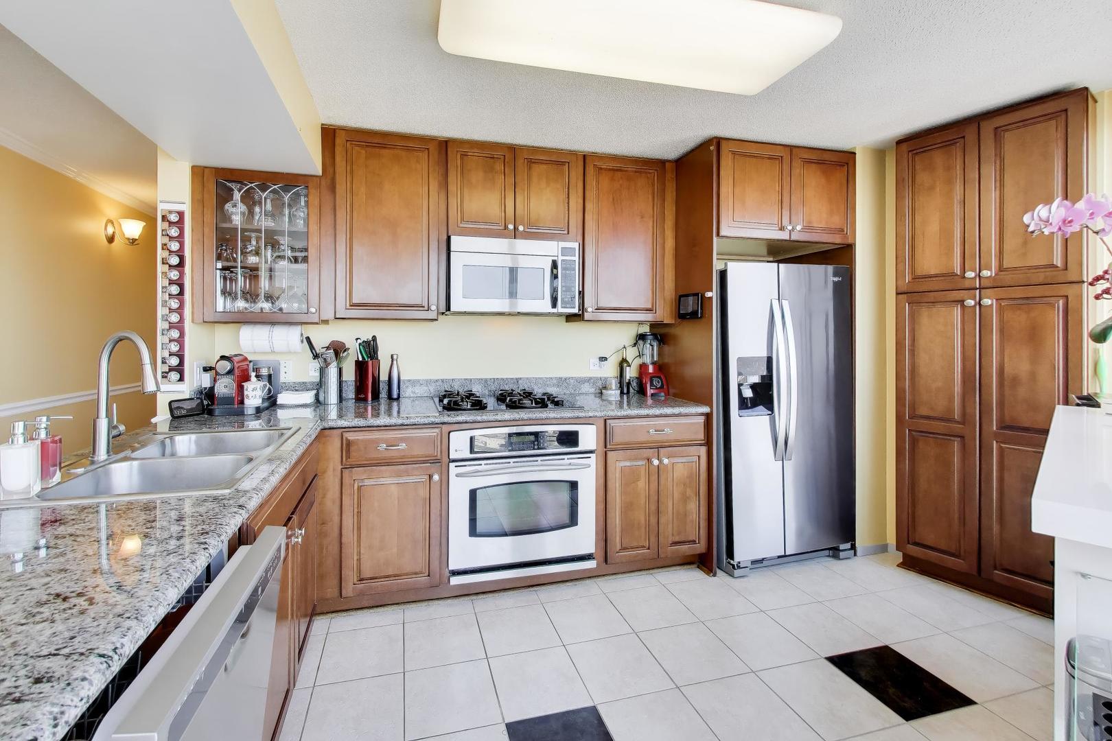 1720 Maple Avenue Unit: 2420