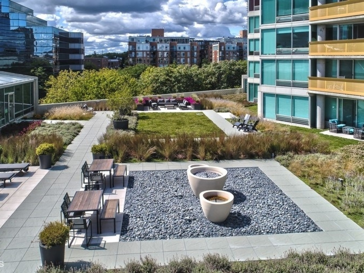 1720 Maple Avenue Unit: 2420